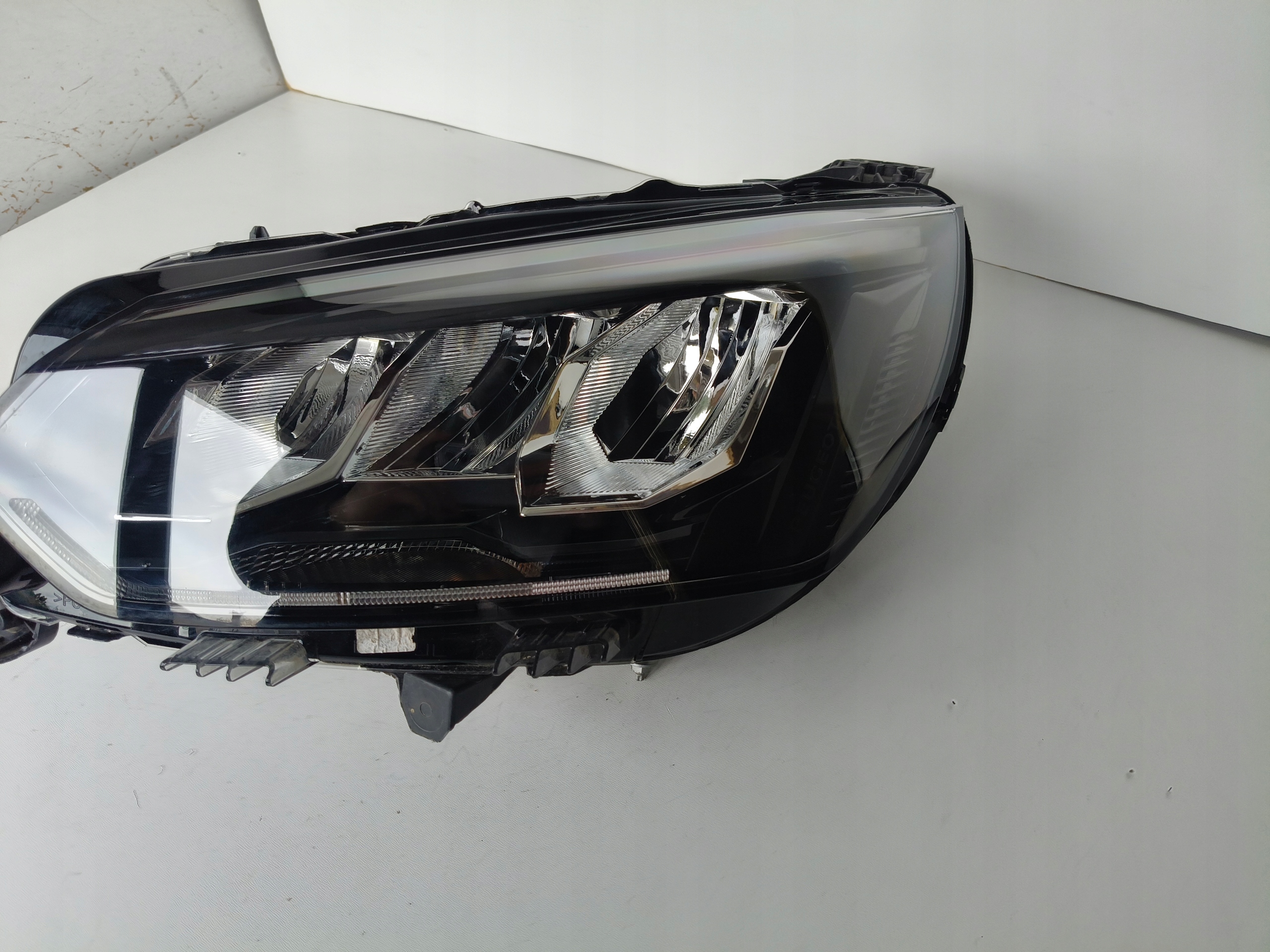 light left REFLEKTOR PEUGEOT 208 II 19- FULL LED