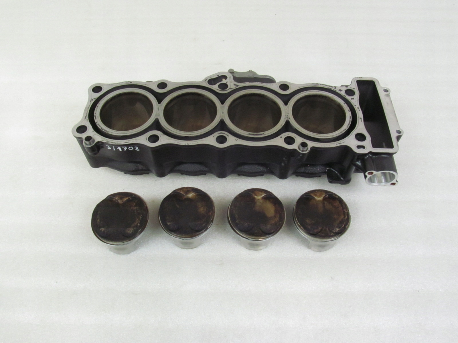 Цилиндры / блок + поршни в сборе Yamaha FZ-8