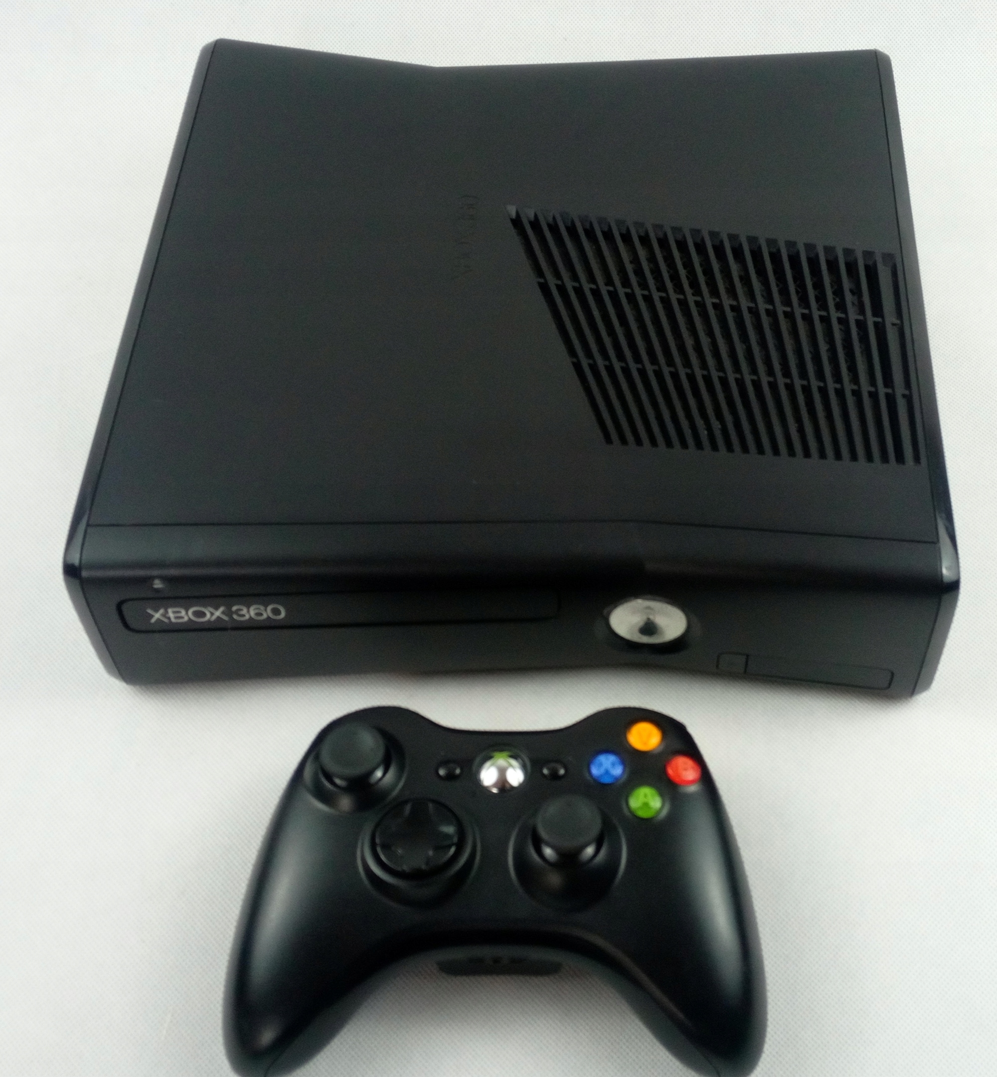 KONSOLA XBOX 360 SLIM 250GB ORYGINALNY PAD ZESTAW Rodzaje odtwarzanych nośników Blu-ray CD-ROM DVD-ROM
