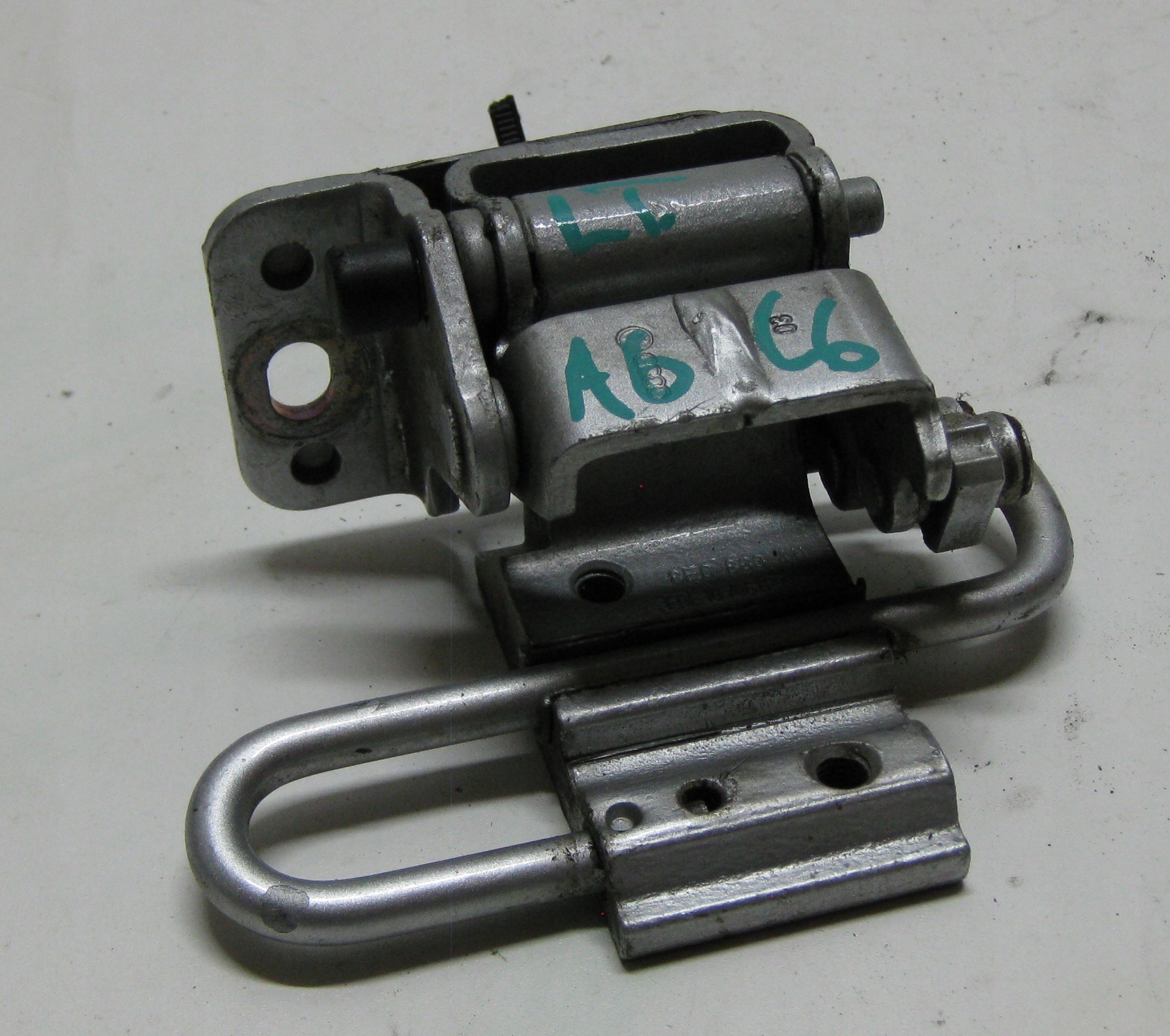 AUDI A6 C6 2.7 TDI 07R hinge door left rear part 8E0833411