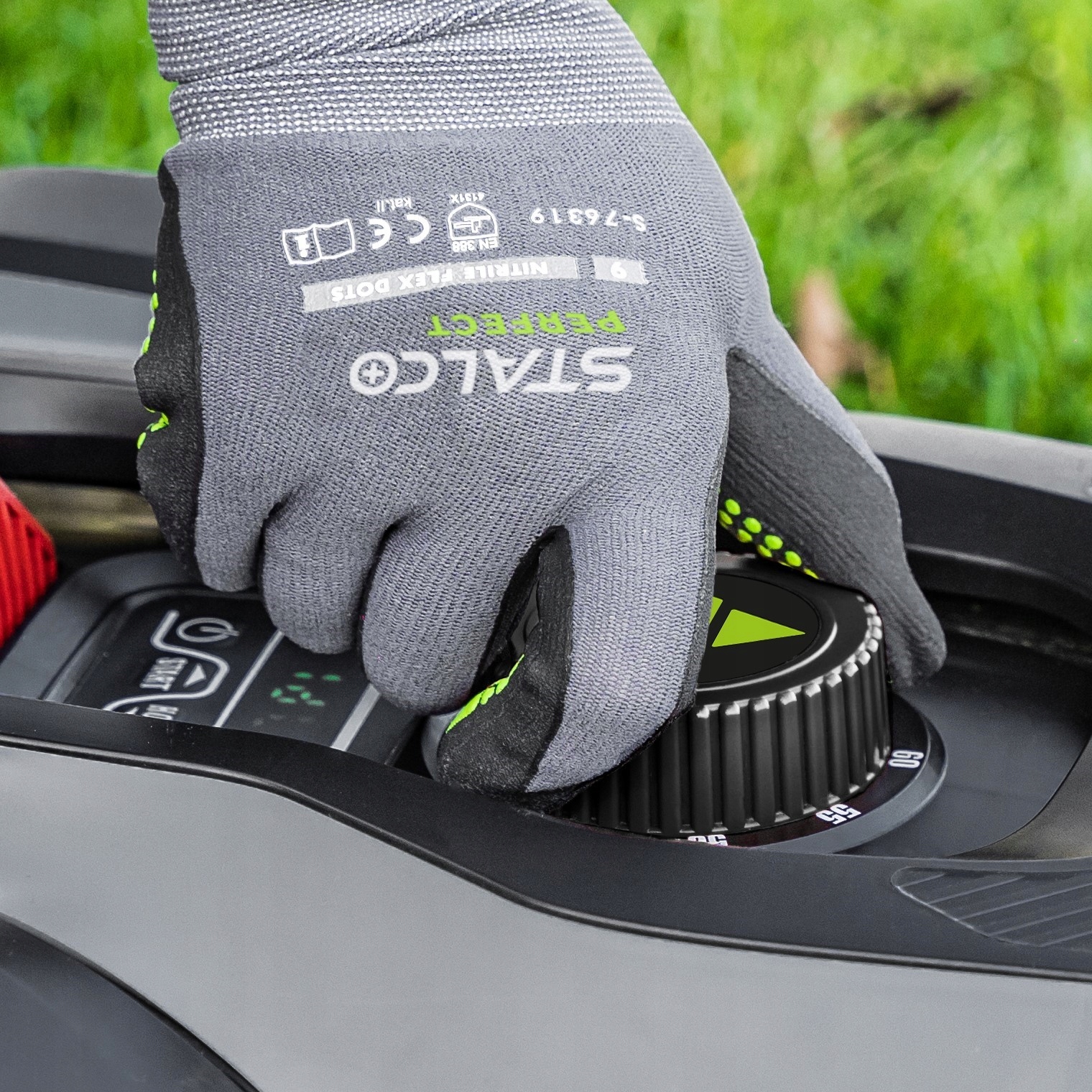 ROBOT KOSZĄCY KOSIARKA AUTOMATYCZNA INTELIGENTNY RMP650 STALCO S-98700 Wydajność koszenia 600 m²