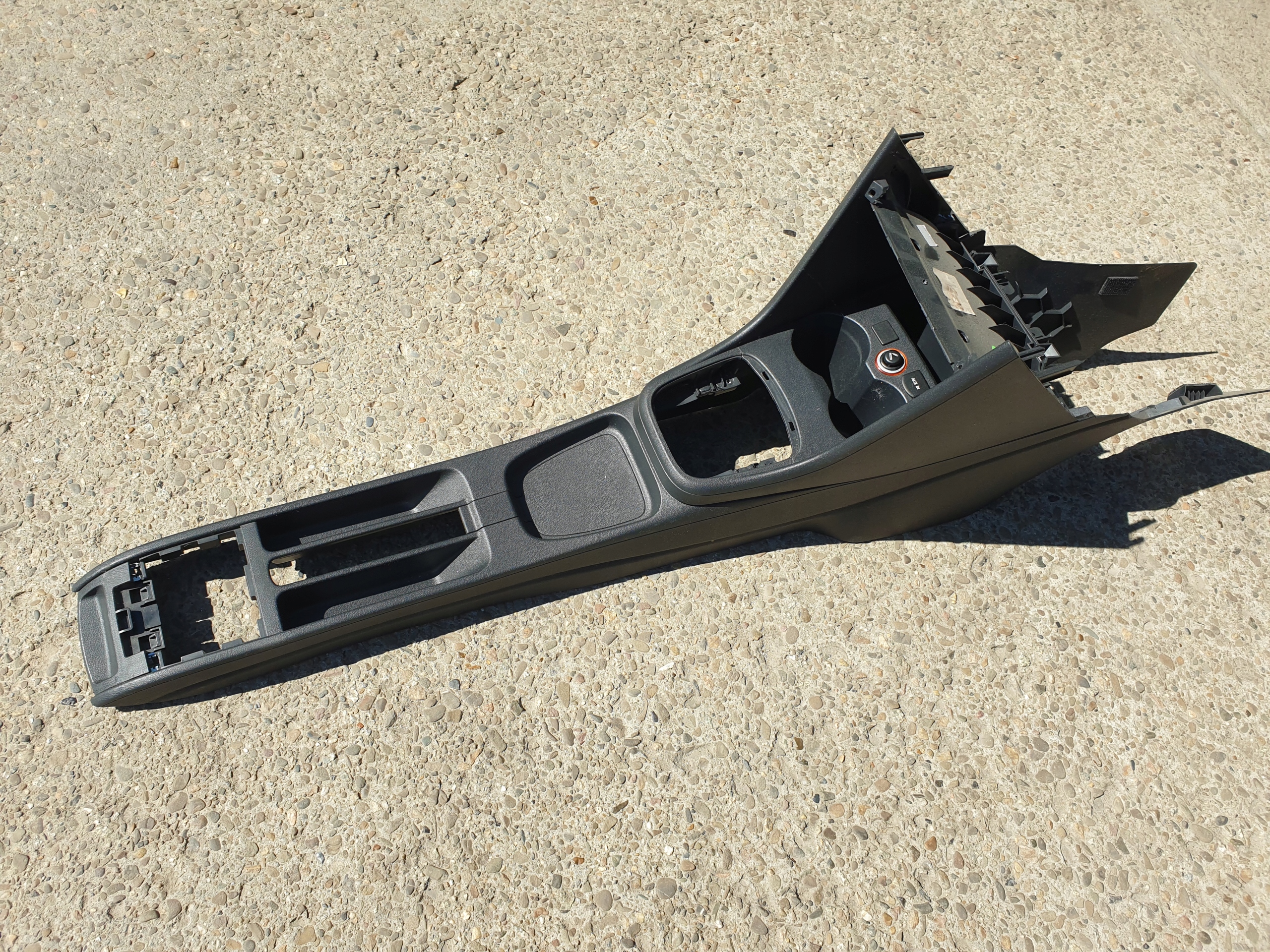 console TUNEL central VW POLO 5 V 6R 2009- 6R1863680D