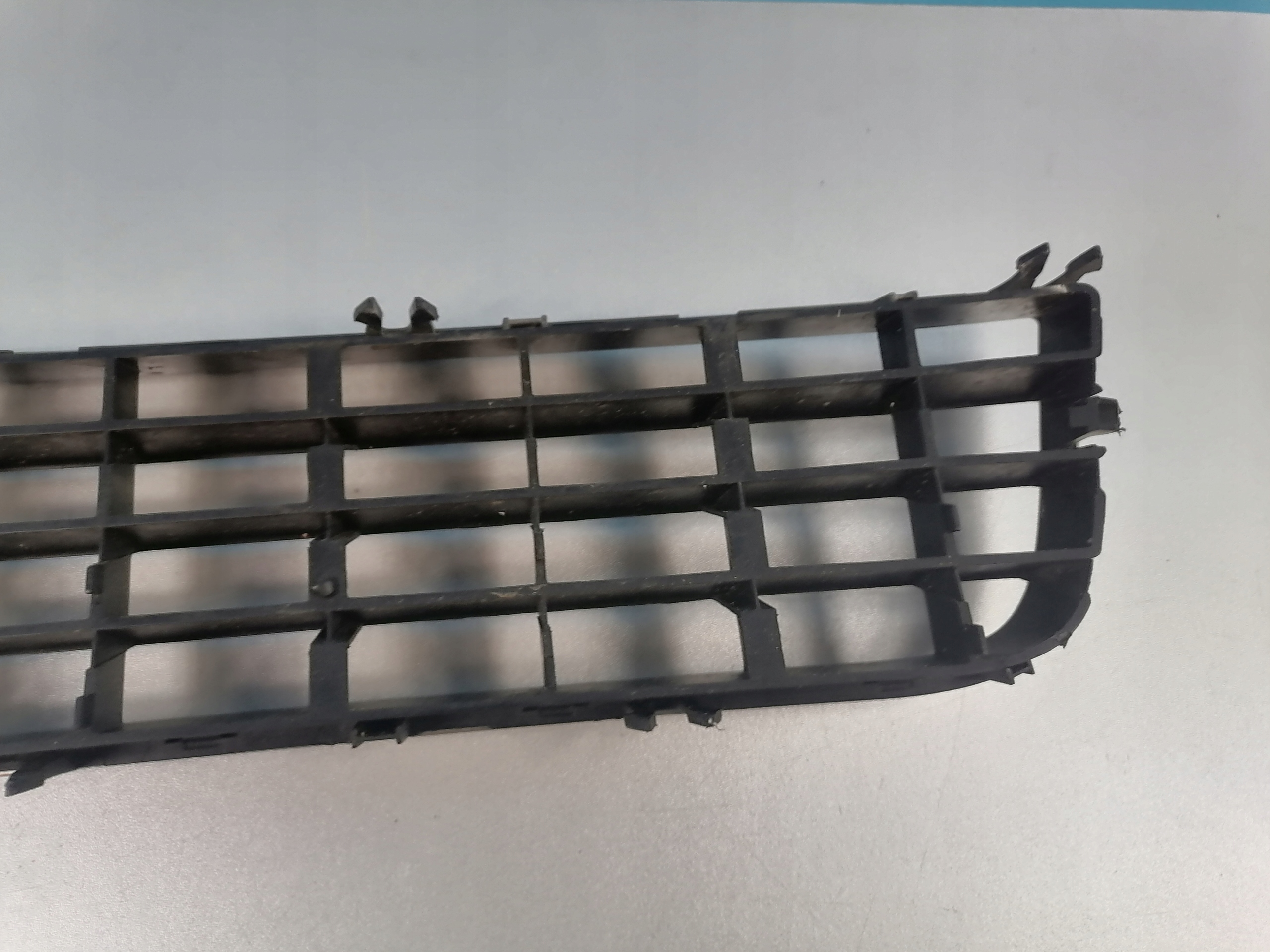 Lüftungsgitter mitte der Stoßstange AUDI A6 C5 4B0807683L
