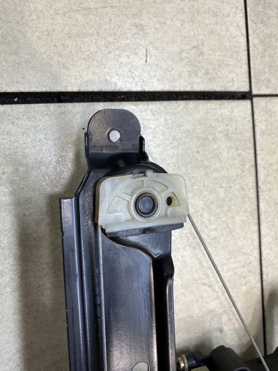window regulator right rear part VOLVO S80 and