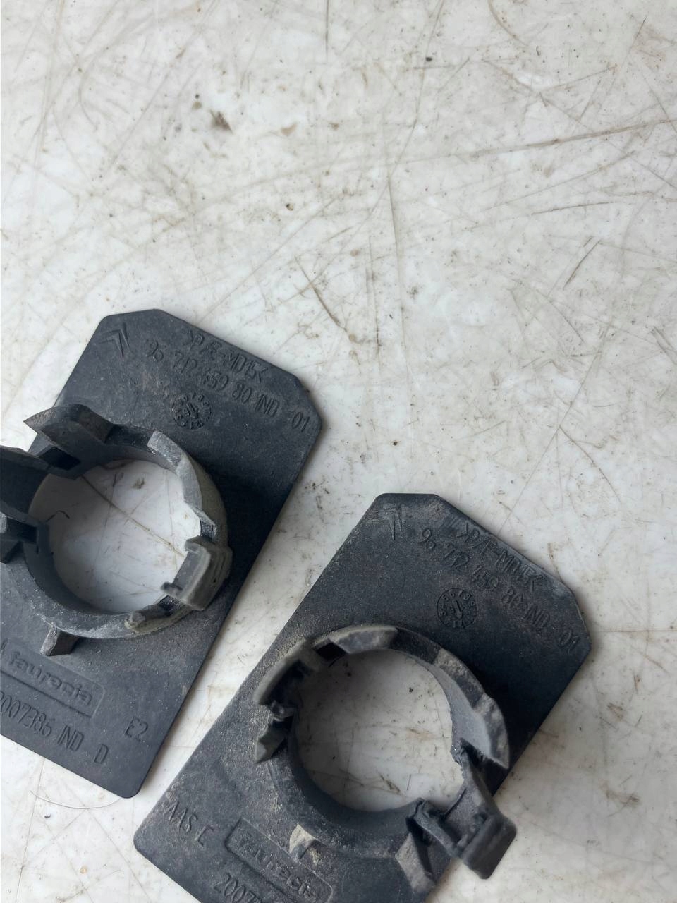 KOSZYK Support plaque Capteur PDC 9671245980 CITROEN C4 II B7 Arrière