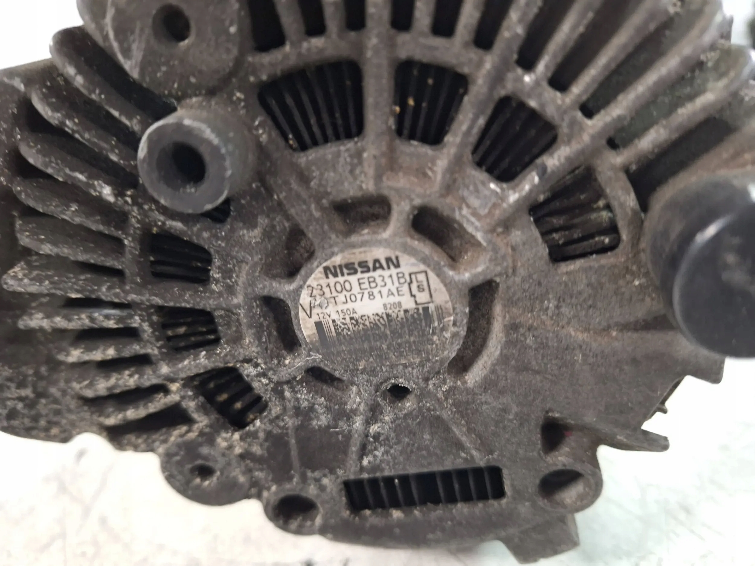 23100EB31B NISSAN NAVARA D40 2008 ALTERNATORY COMPLETS
