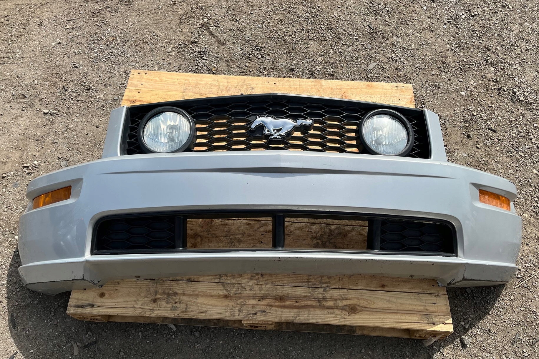 nárazník předek přední kompletní FORD MUSTANG 2005-2009