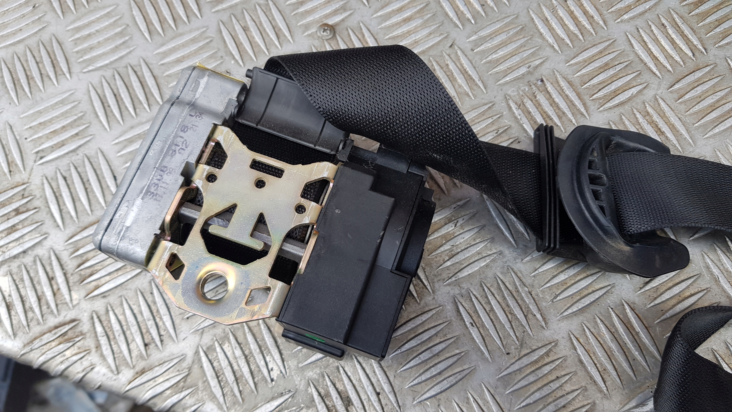 MERCEDES W220 tension belt safety left front