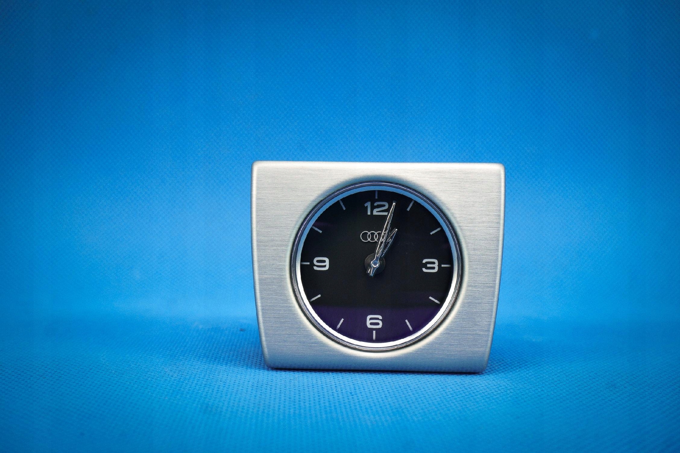 clock of the dashboard consoles Audi A8 S8 4H 4H0919204Q