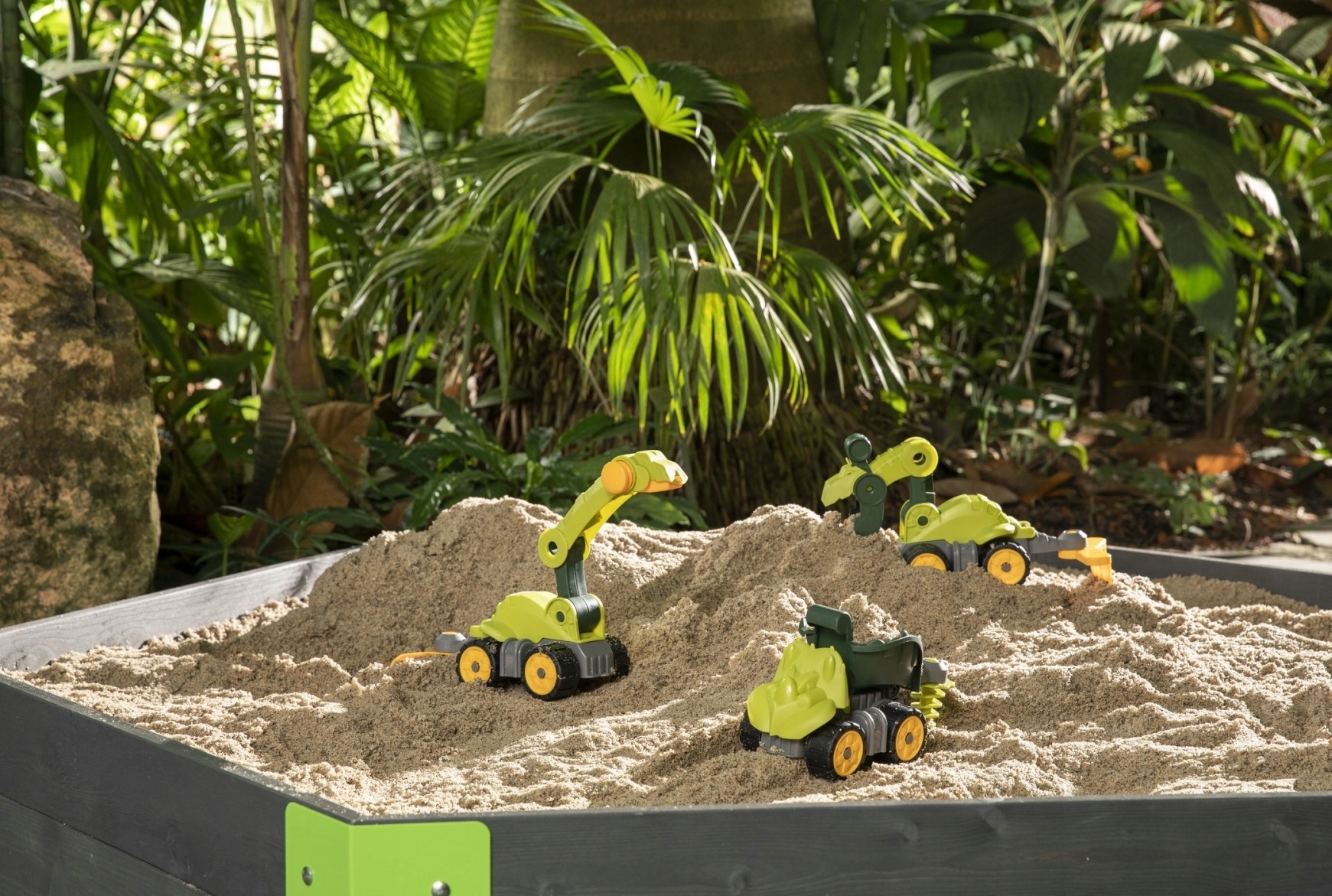 BIG WYWROTKA DINOZAUR CIĘŻARÓWKA DO PIASKU POWER Materiał plastik