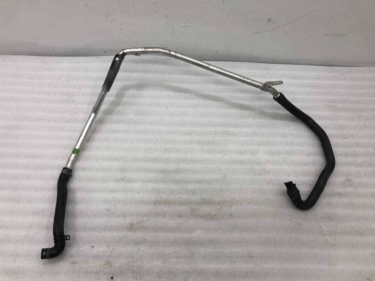 A2048305796 - Водяная труба MERCEDES C-Class W204 2.2 CDI