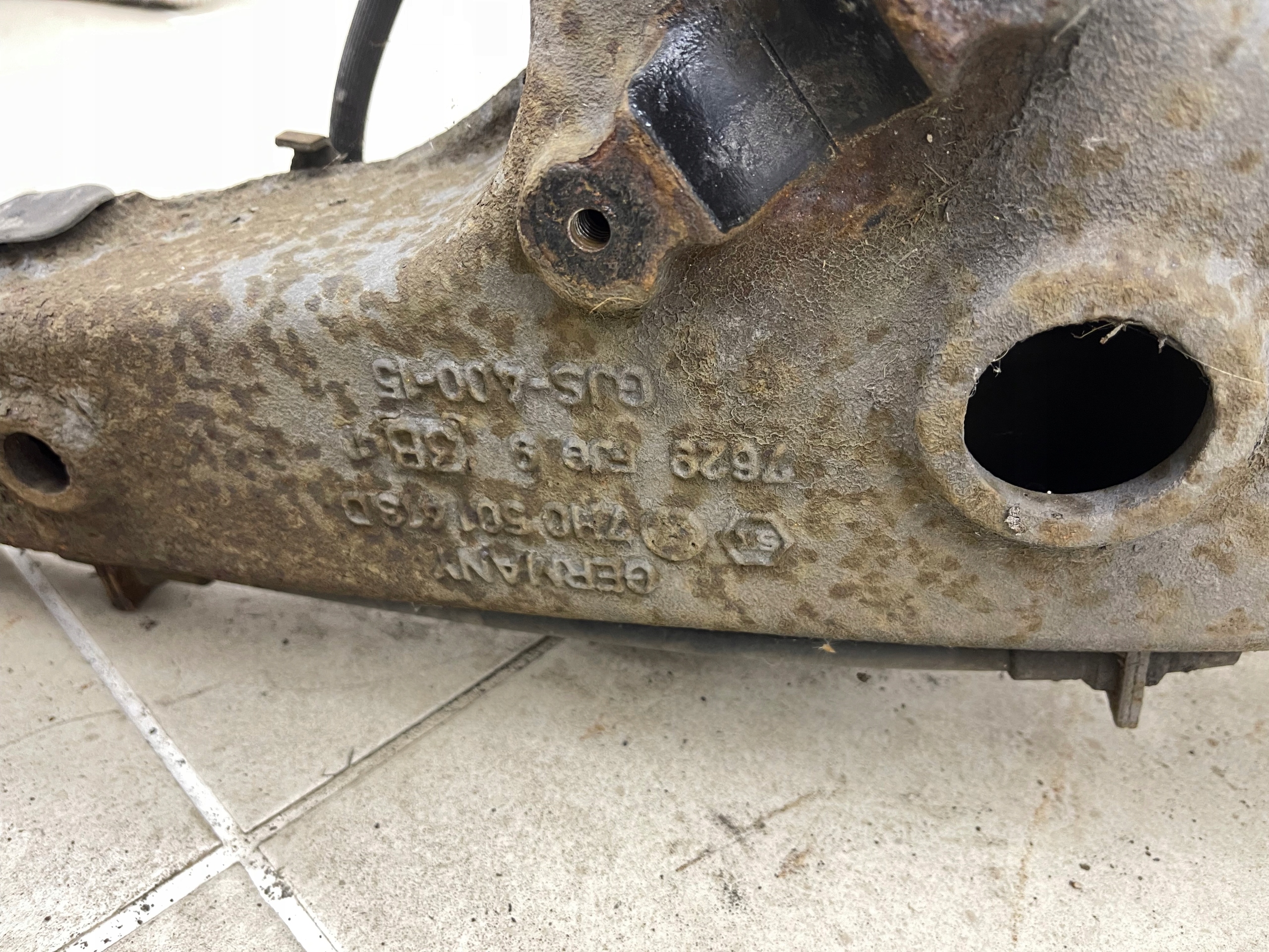 VW T5 LIFT 2.0 TDI arm left rear part swing 7H0501413D