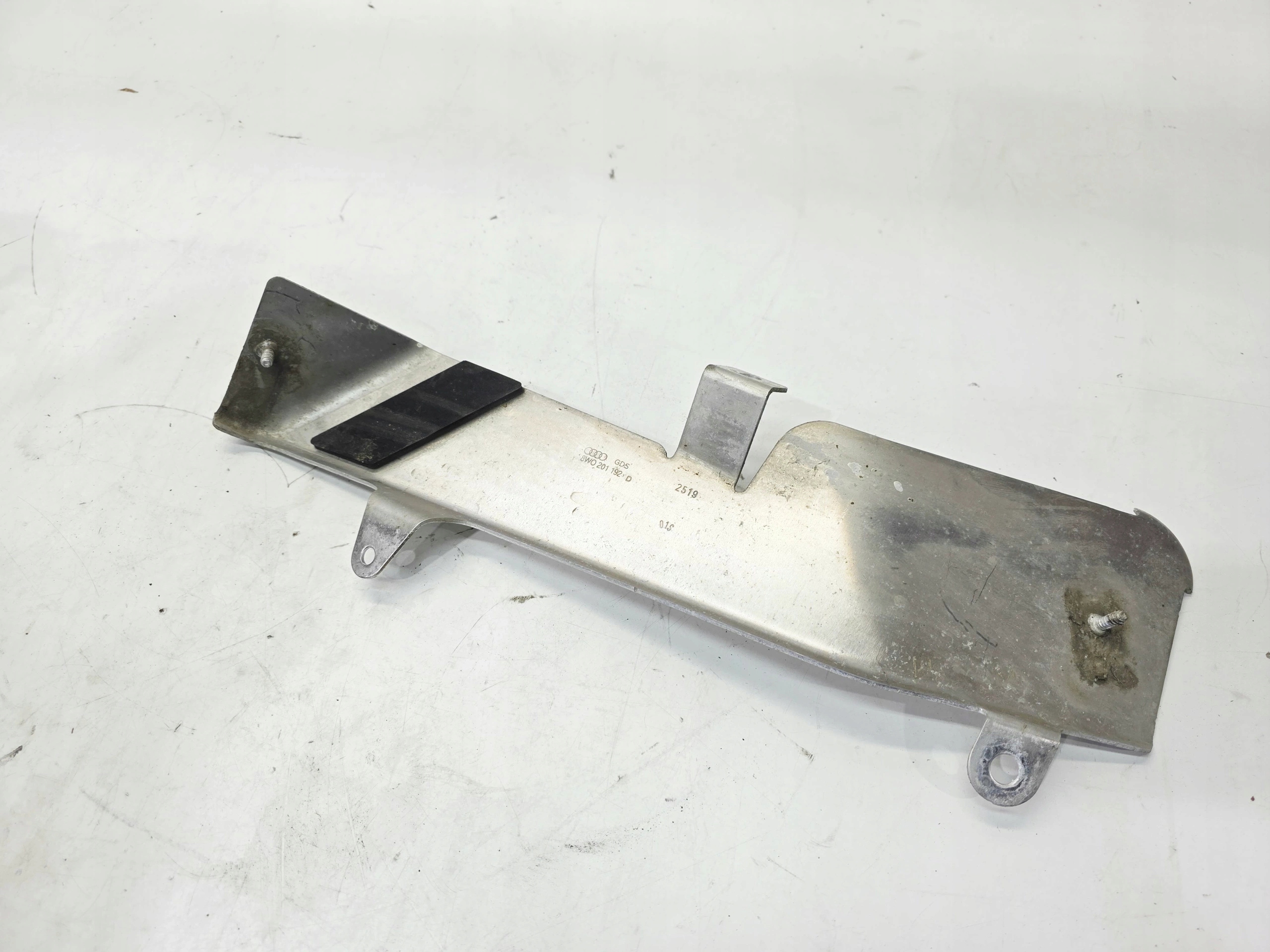 Blende Abdeckung PRZEWODOW des Kraftstoffsbehälters AUDI A4 B9 8W0201192D