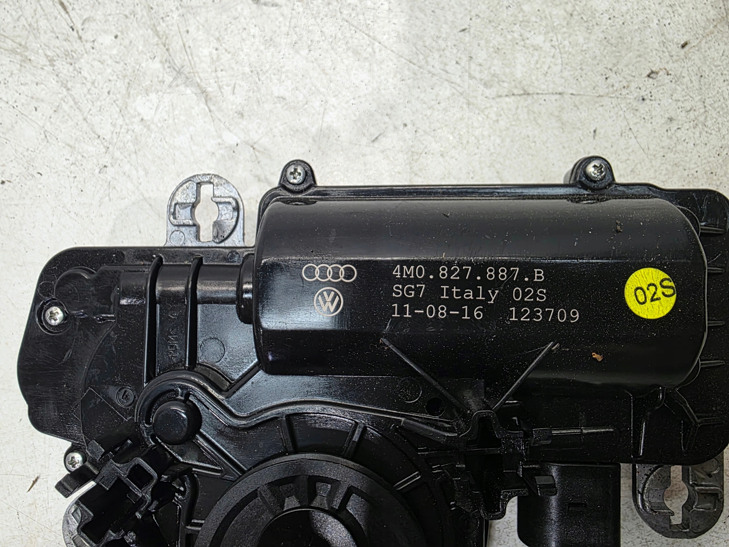 lock DOCIAG bonnet rear part AUDI A4 A5 A6 Q7 4M 4M0827887B