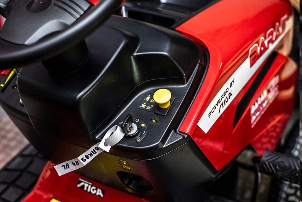 TRAKTOREK OGRODOWY BARAS 84 HYDRO POWERED BY STIGA 384 GWARANCJA + GRATISY Seria 84 Hydro