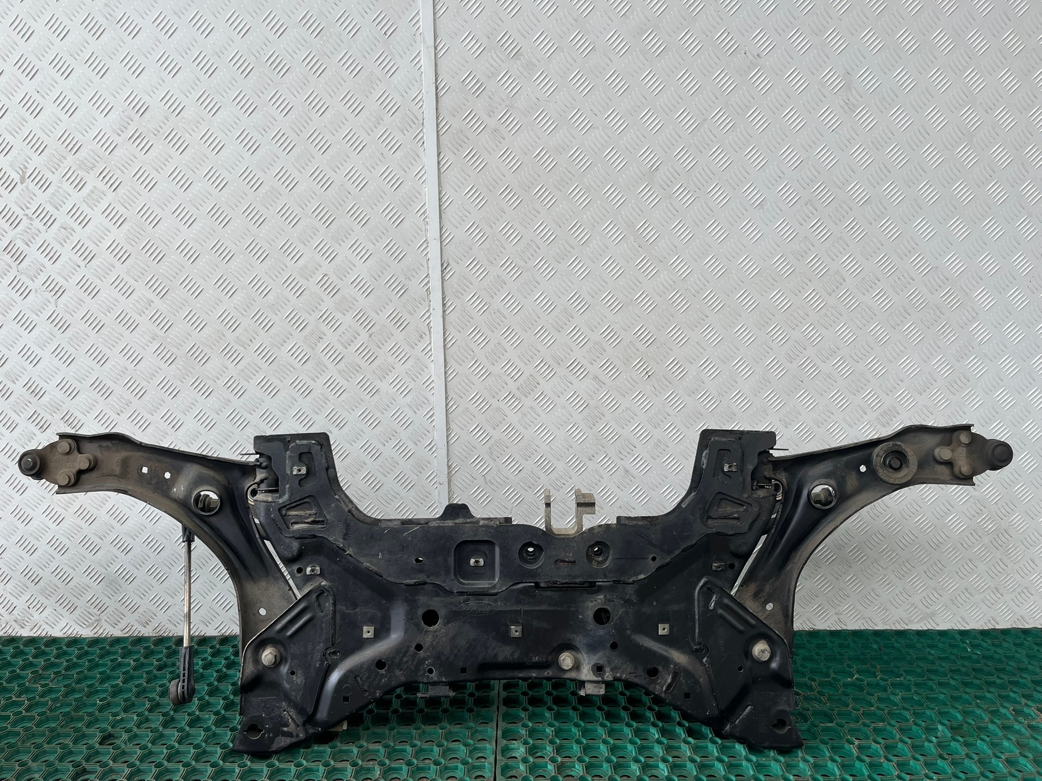 FORD FOCUS MK4 18-22 1.5 ECOBLUE subframe below engine axle beam + of the arm KOMPLET
