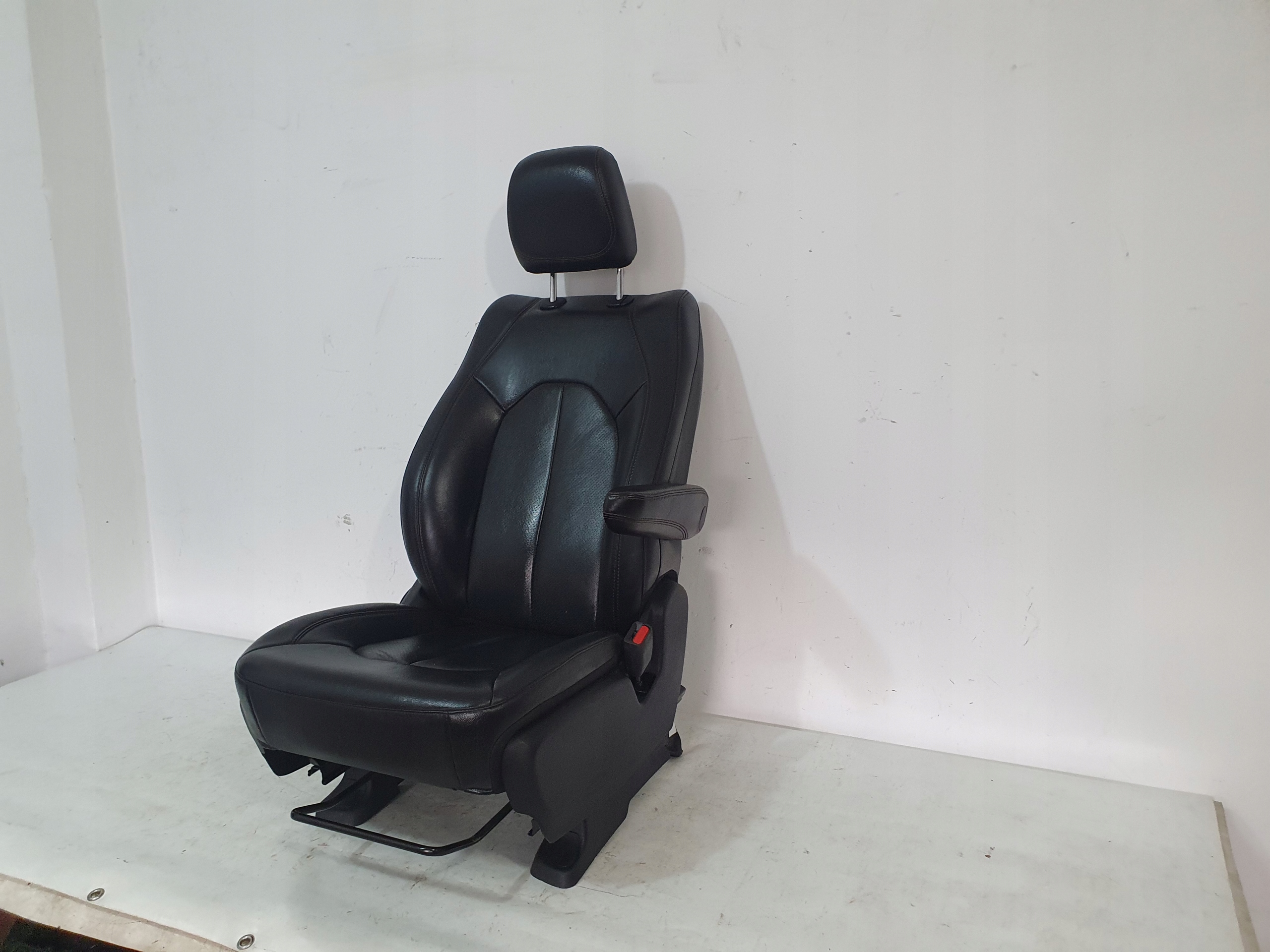 CHRYSLER PACIFICA II 16- seat right front leather airbag