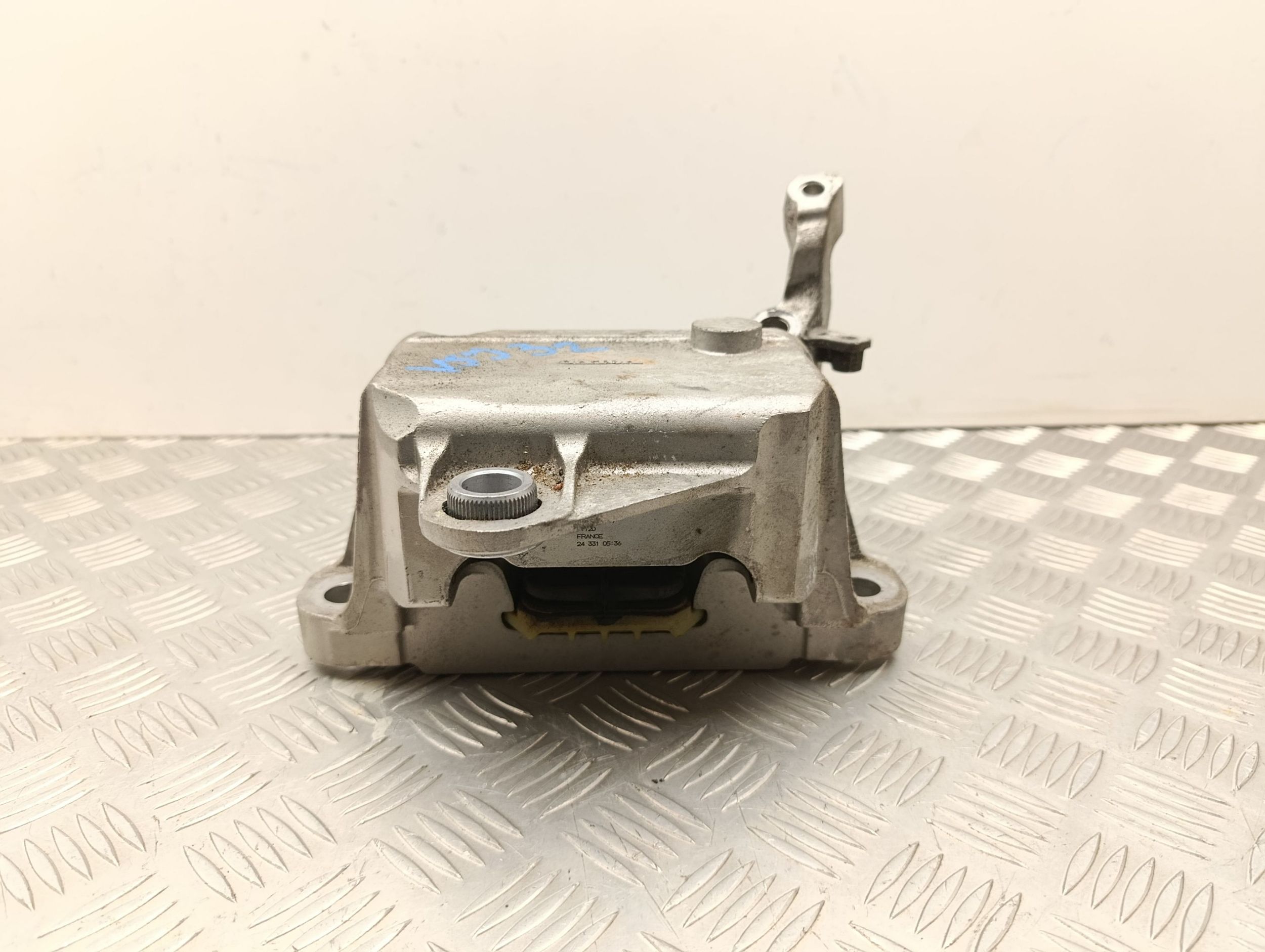 2025 Volvo XC40 engine mount 32139919