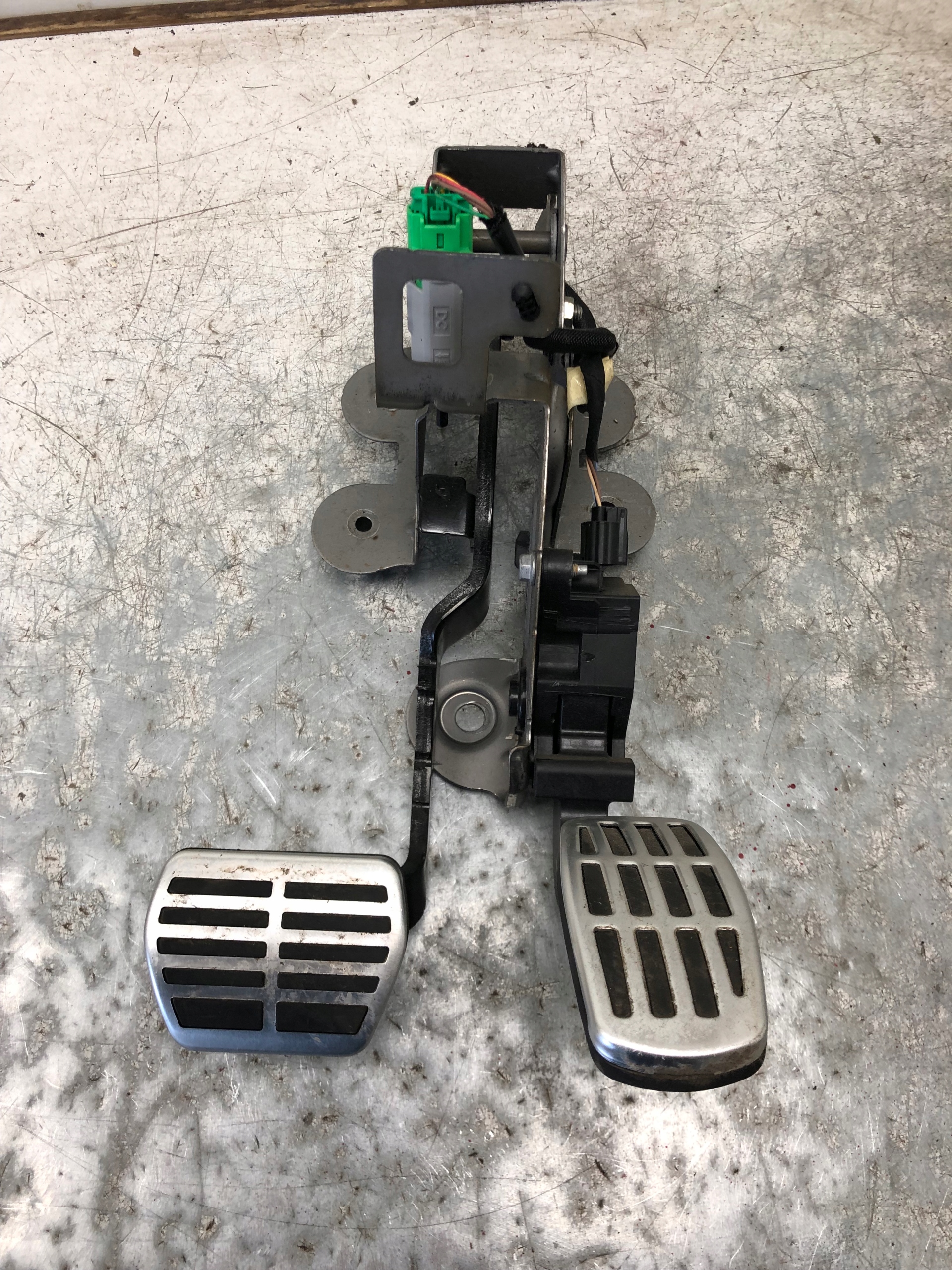 RENAULT TALISMAN INITIALE 1.6 Gaspedal Bremse 180020000R