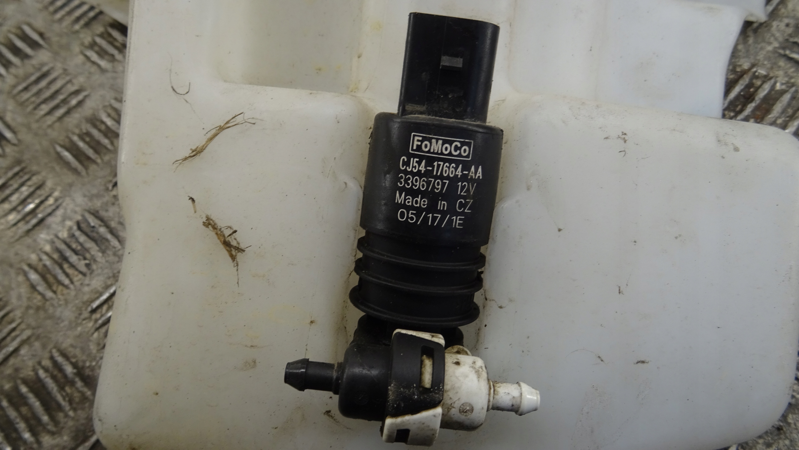 Ford OE cv44-17b613 Behälter Spritzdüse