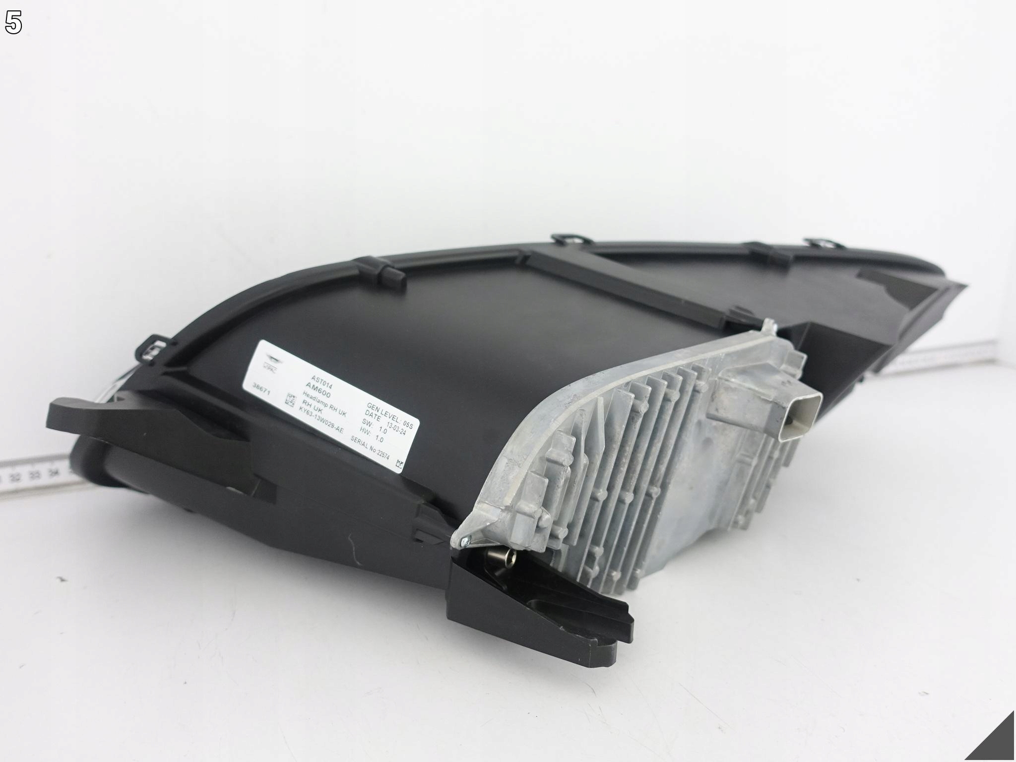 ASTON MARTIN VANTAGE II (2 GENERACJA) 18-24 light FULL LED right front UK
