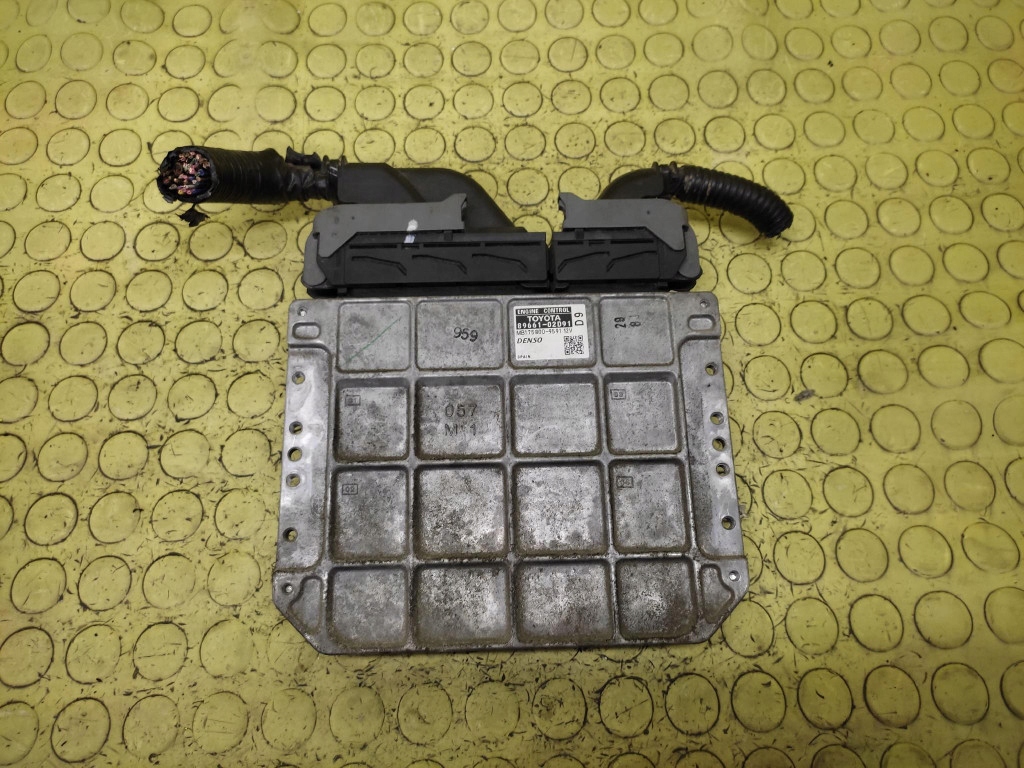 TOYOTA AURIS 2.0 D control unit of the engine 8966102D91