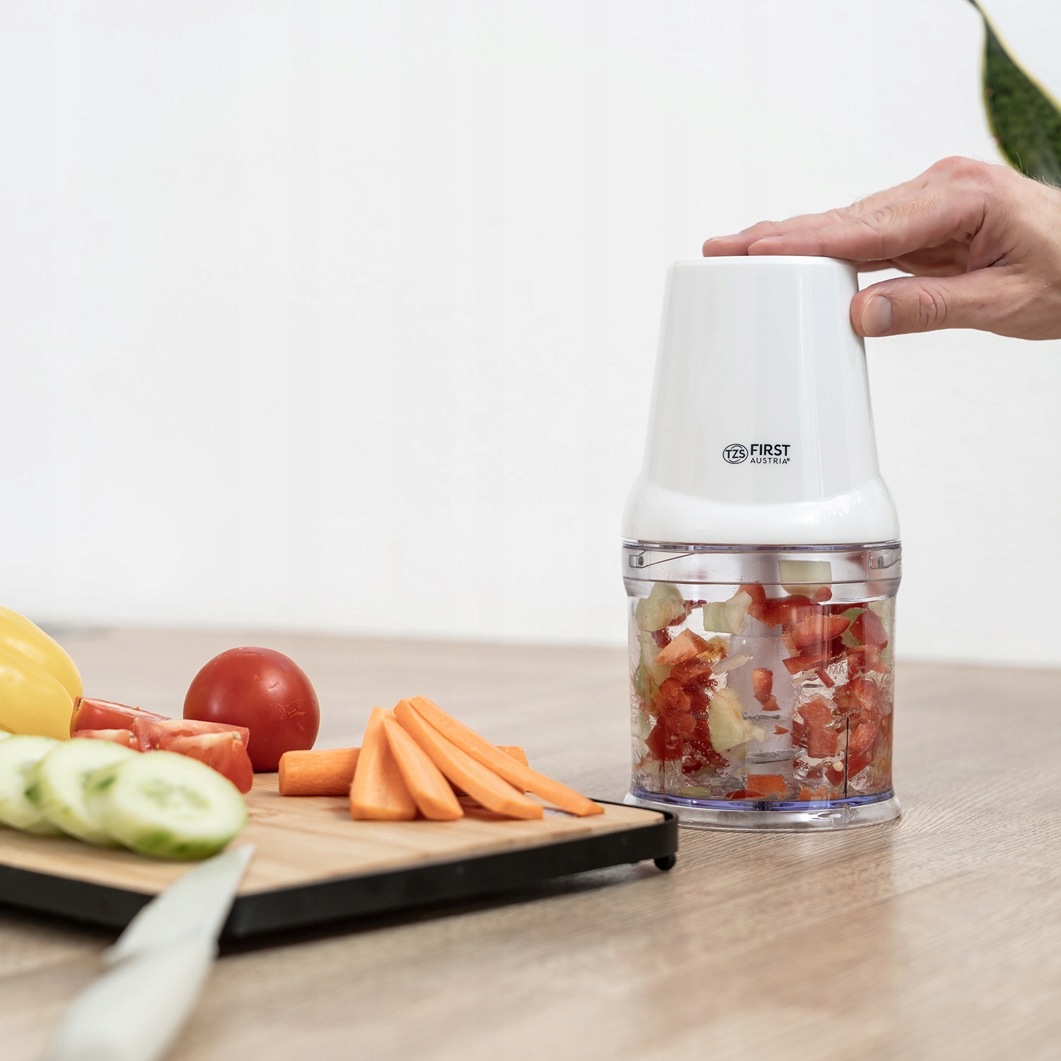 ELEKTRYCZNY ROZDRABNIACZ SIEKACZ DO OWOCÓW WARZYW FIRST AUSTRIA Kod producenta 5114-WI