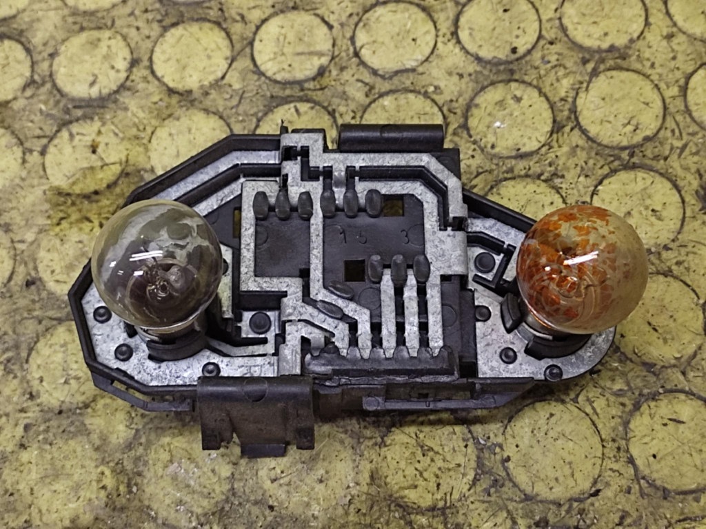 SEAT LEON and light right rear part 1M6945096A