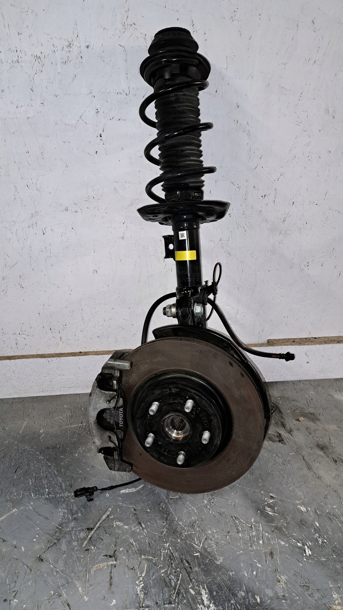 TOYOTA YARIS IV P21 20-24 1.5 AMORTYZATOR ZWROTNICA LEWA MCPHERSON