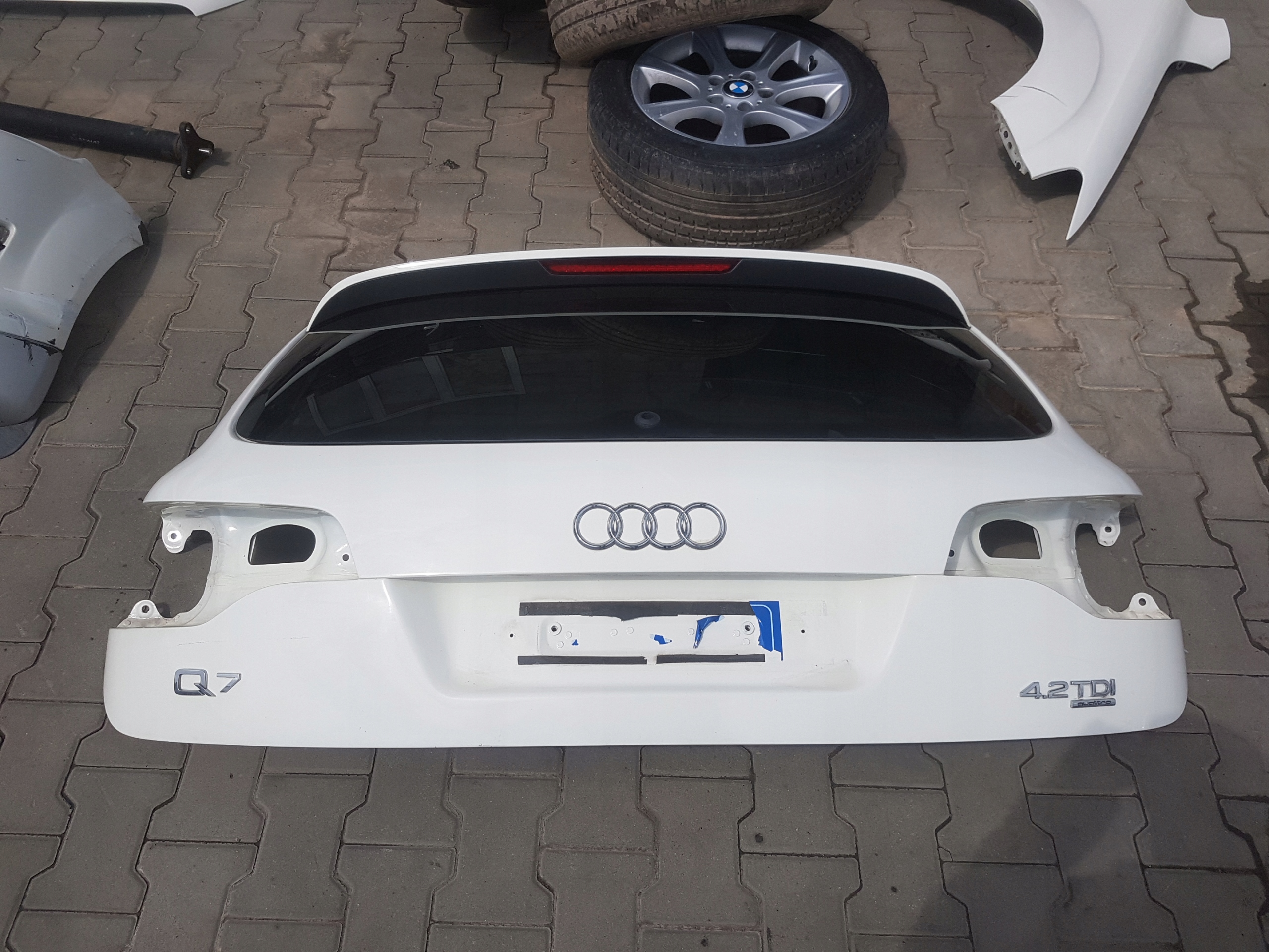 AUDI Q7 05-15r KLAPA BAGAŻNIKA TYŁ LR9A