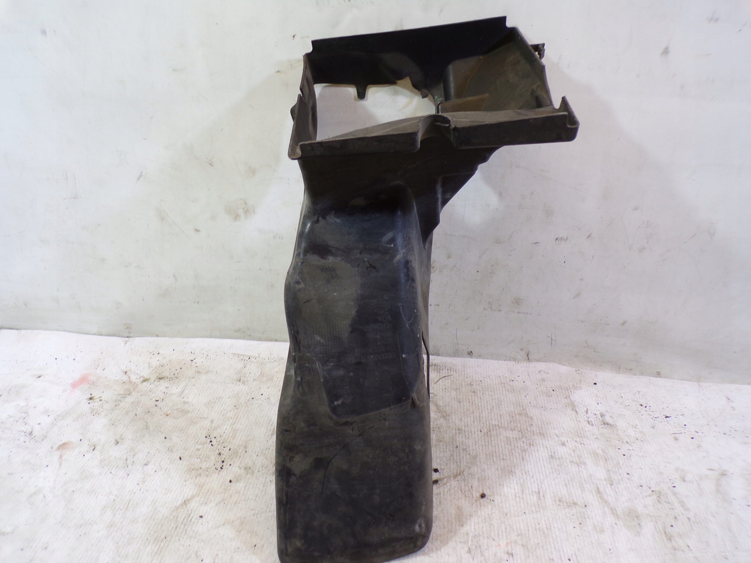 KIEROWNICA POWIETRZA LEWA AUDI A4 B7 8E0117335Q (F)