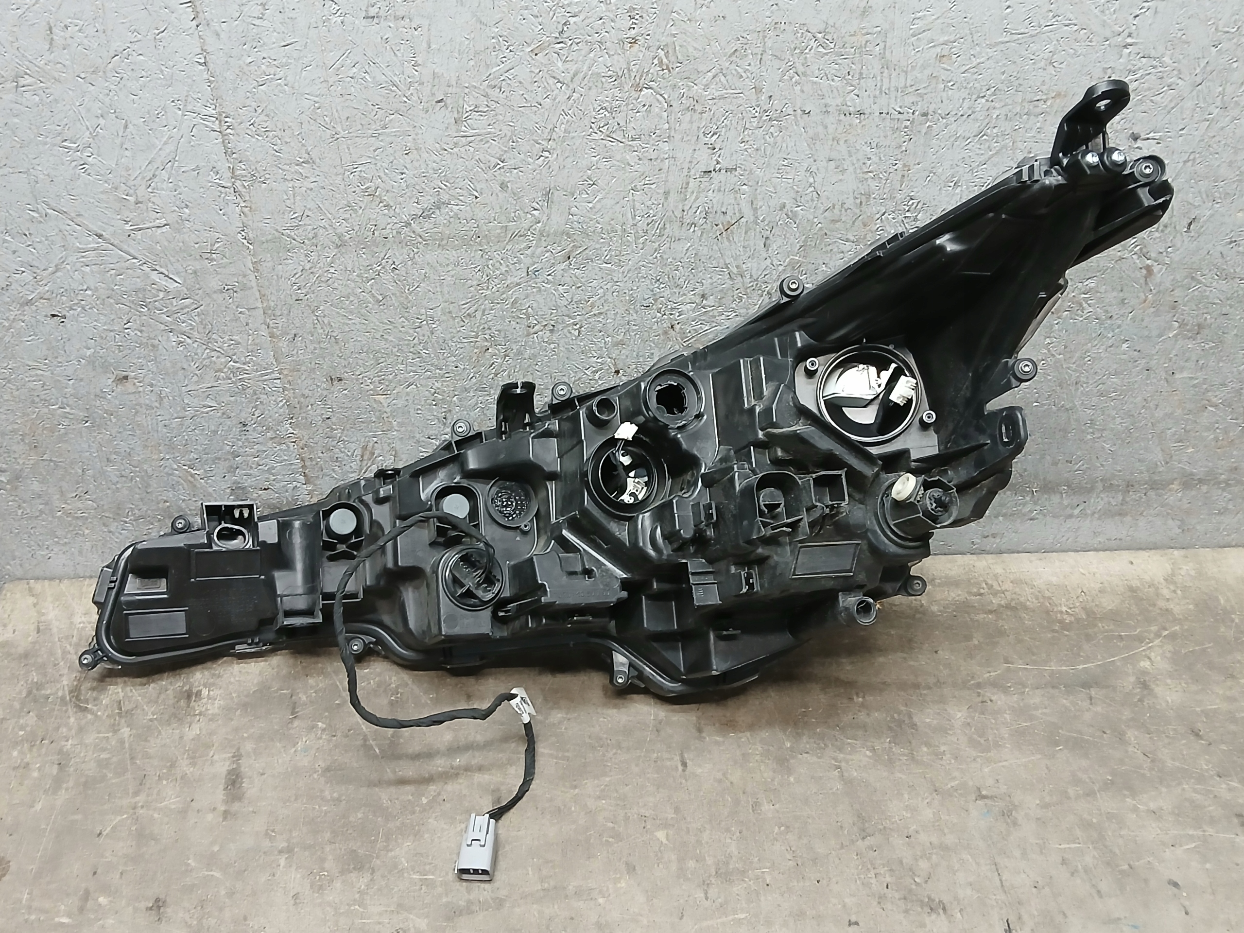 light front right TOYOTA COROLLA E21 HB KOMBI FULL LED 81110-02S70