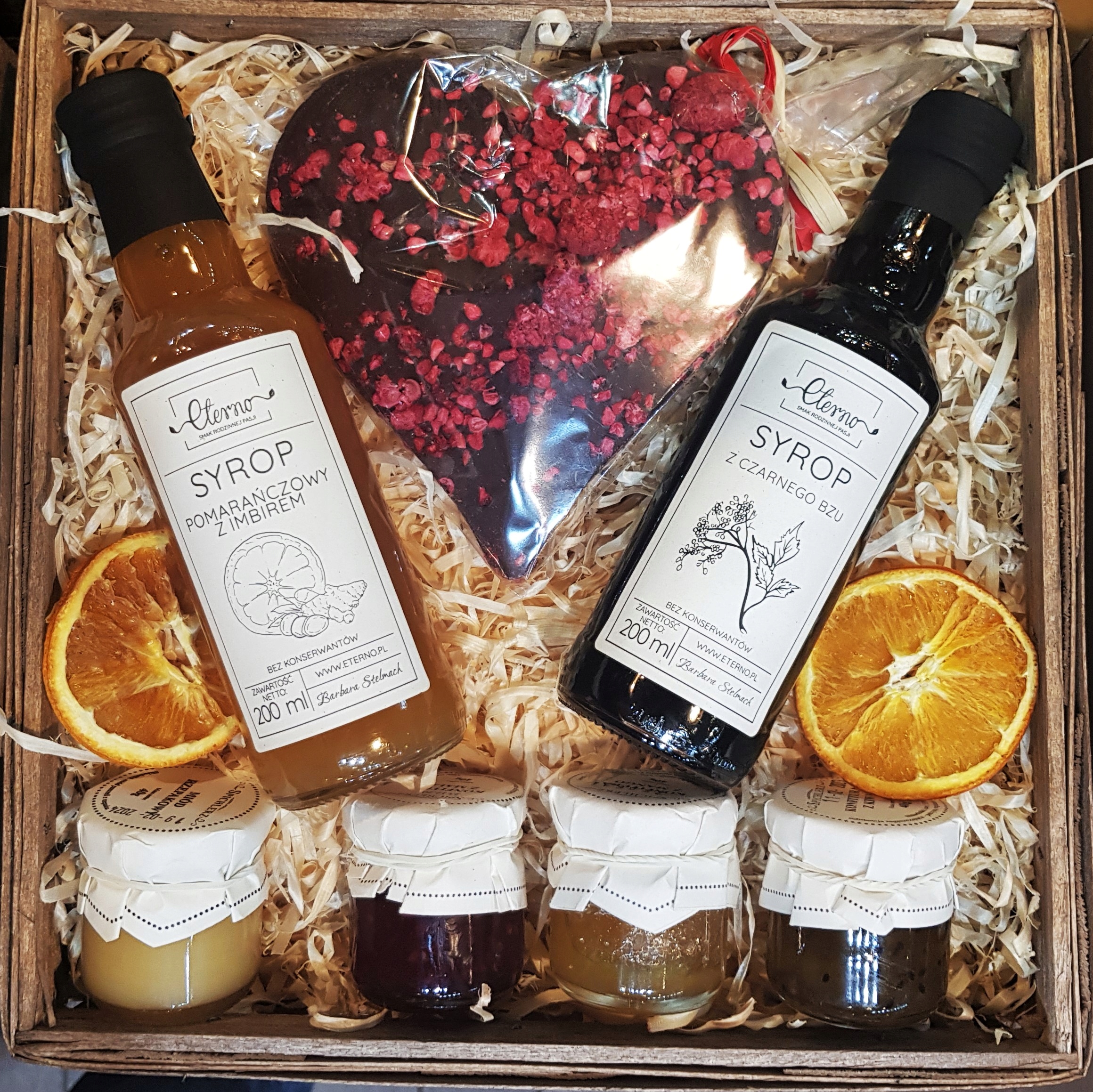 Levně Dárkový Koš Dárek Sirupy Konfit Čoko Srdce