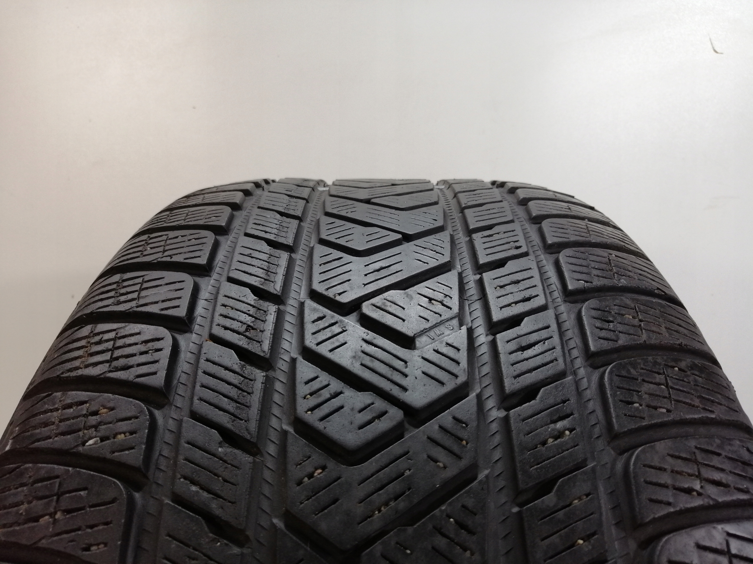 ЗИМОВА ШИНА 295 / 45R20 PIRELLI SCORPION WINTER