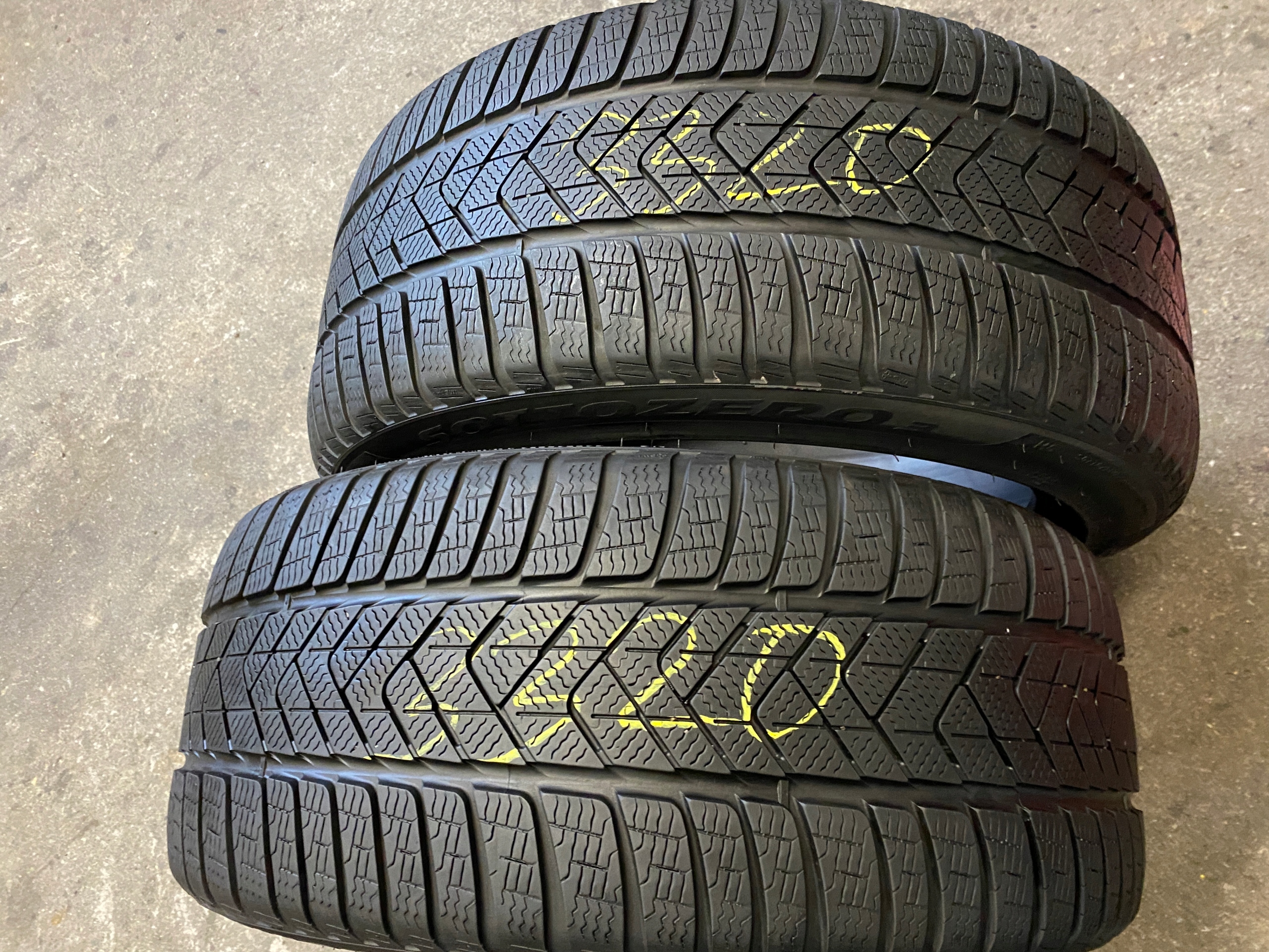 2 tyres winter 275/40R18 Pirelli Sottozero 3 6mm