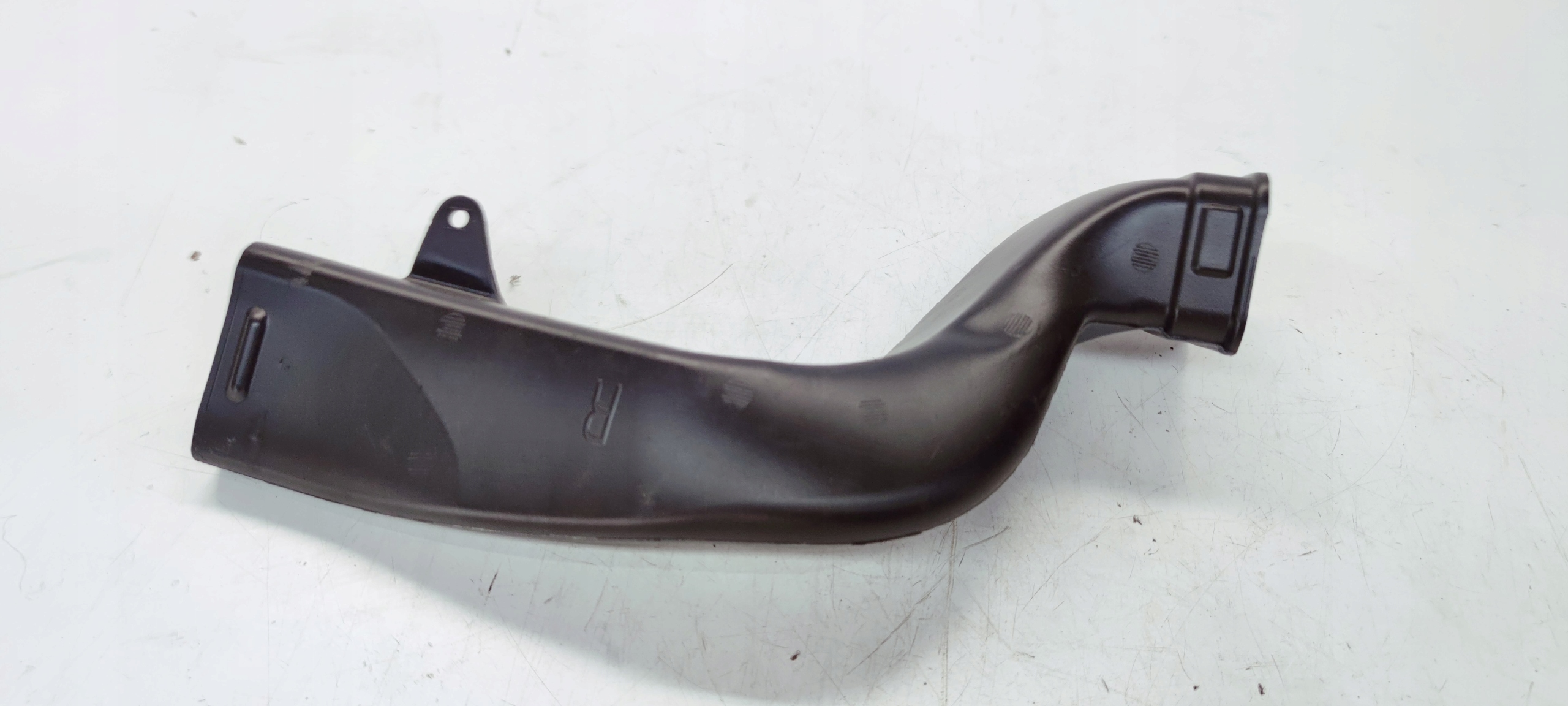 drain POWIETRZNY TUNEL right AUDI A6 C8 4K1819656