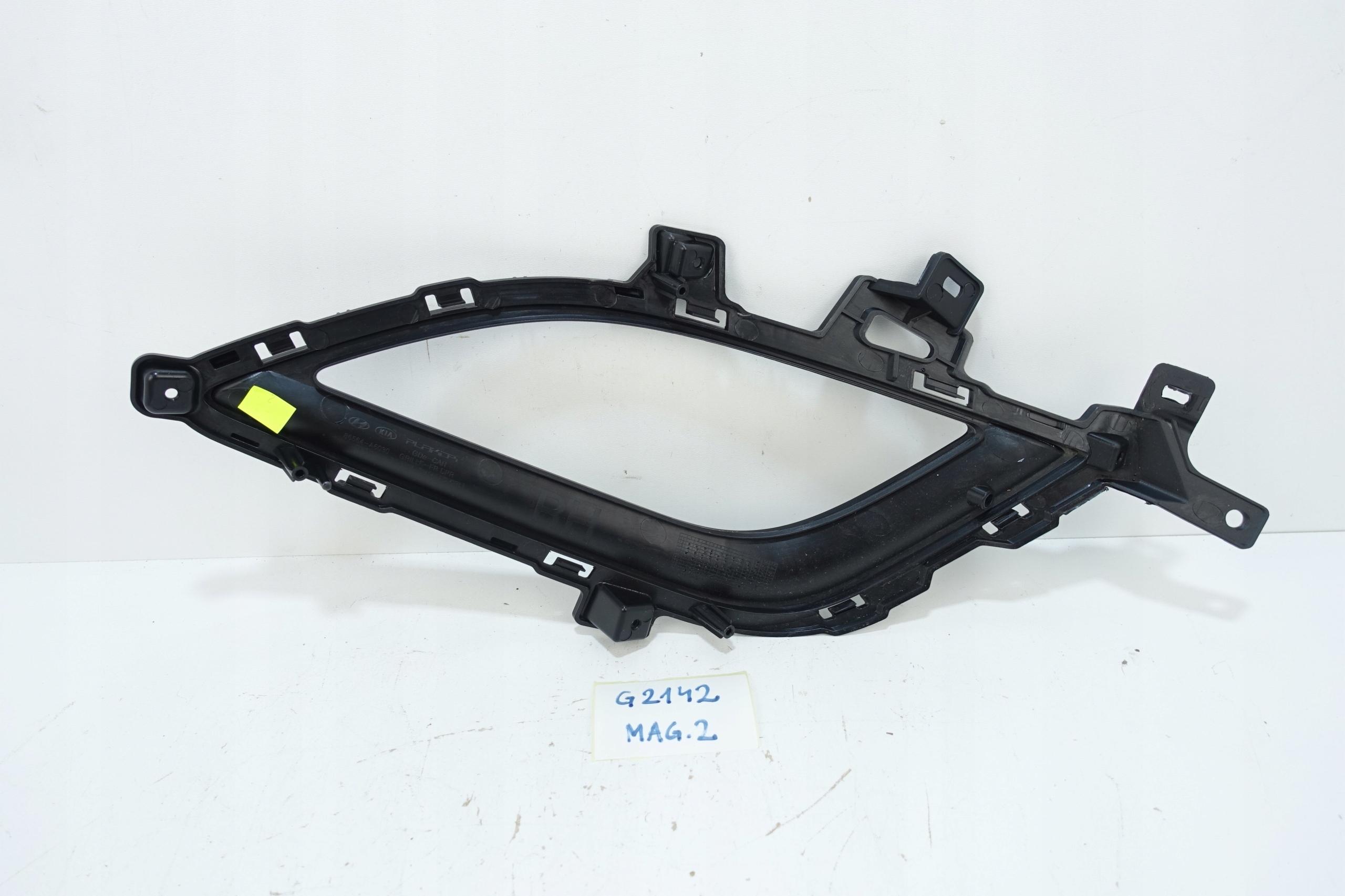 HYUNDAI I30 II 2012- grille grid of a bumper right front 86564-A6030