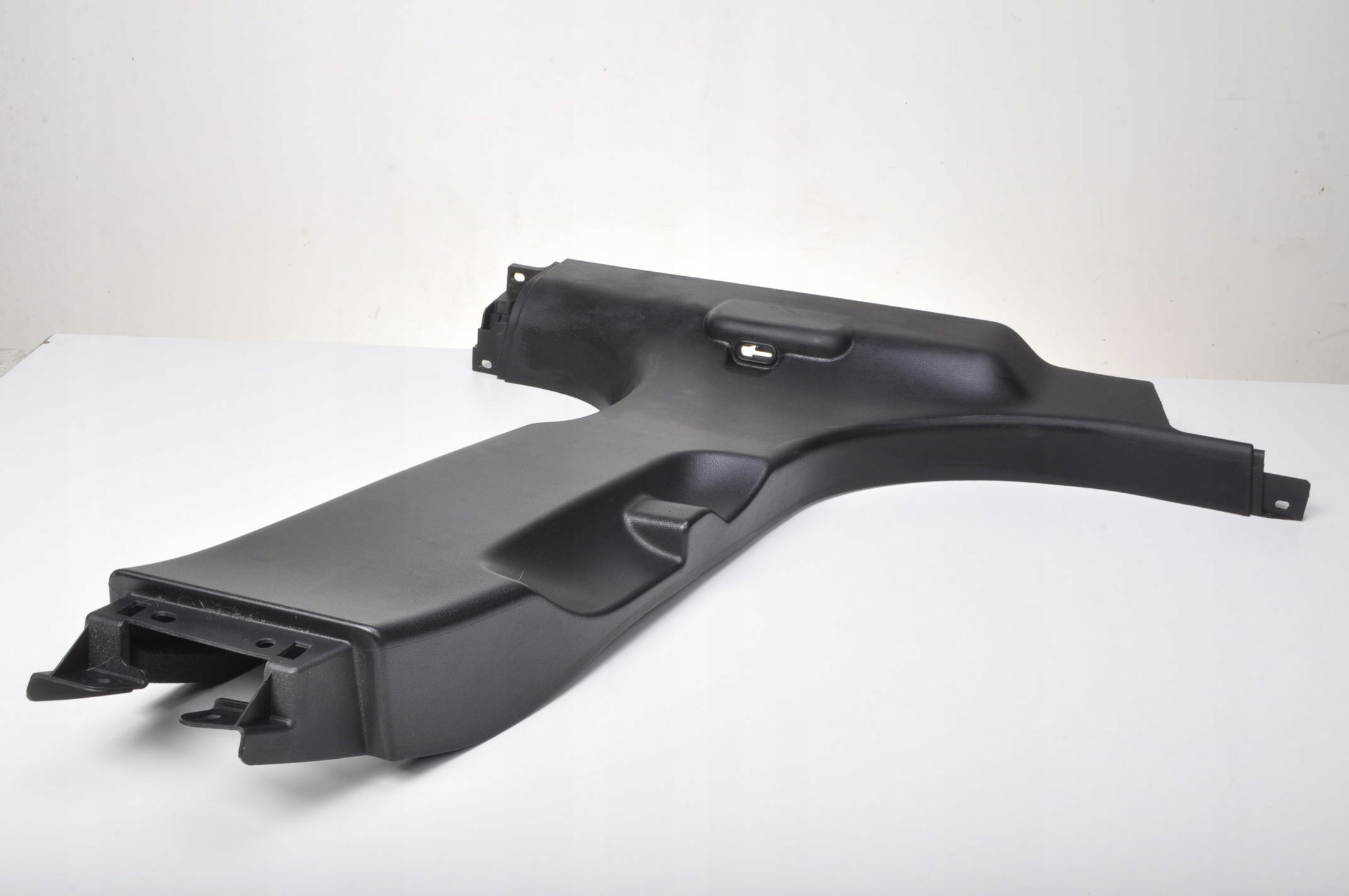 MASERATI GHIBLI III КРЫШКА ПРАВОЙ СТОЙКИ 670019610