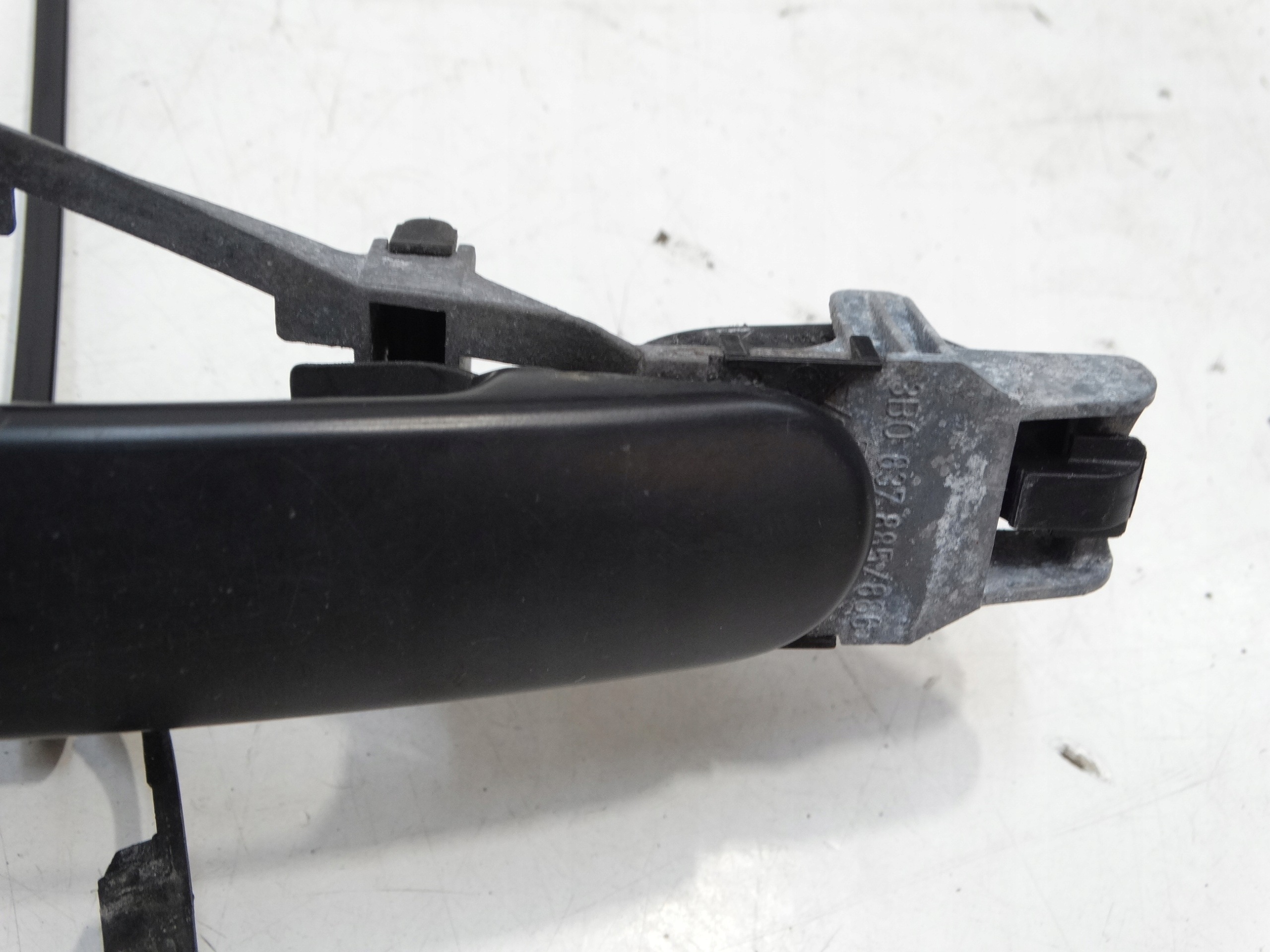 handle exterior left front VOLKSWAGEN POLO 9N LIFT