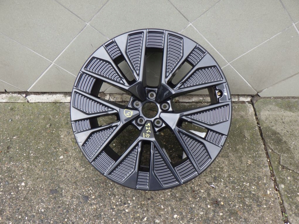 AUDI E TRON E-TRON RS 9.5J x 21 5x112 ET36 4KE601025 disk hliníkový