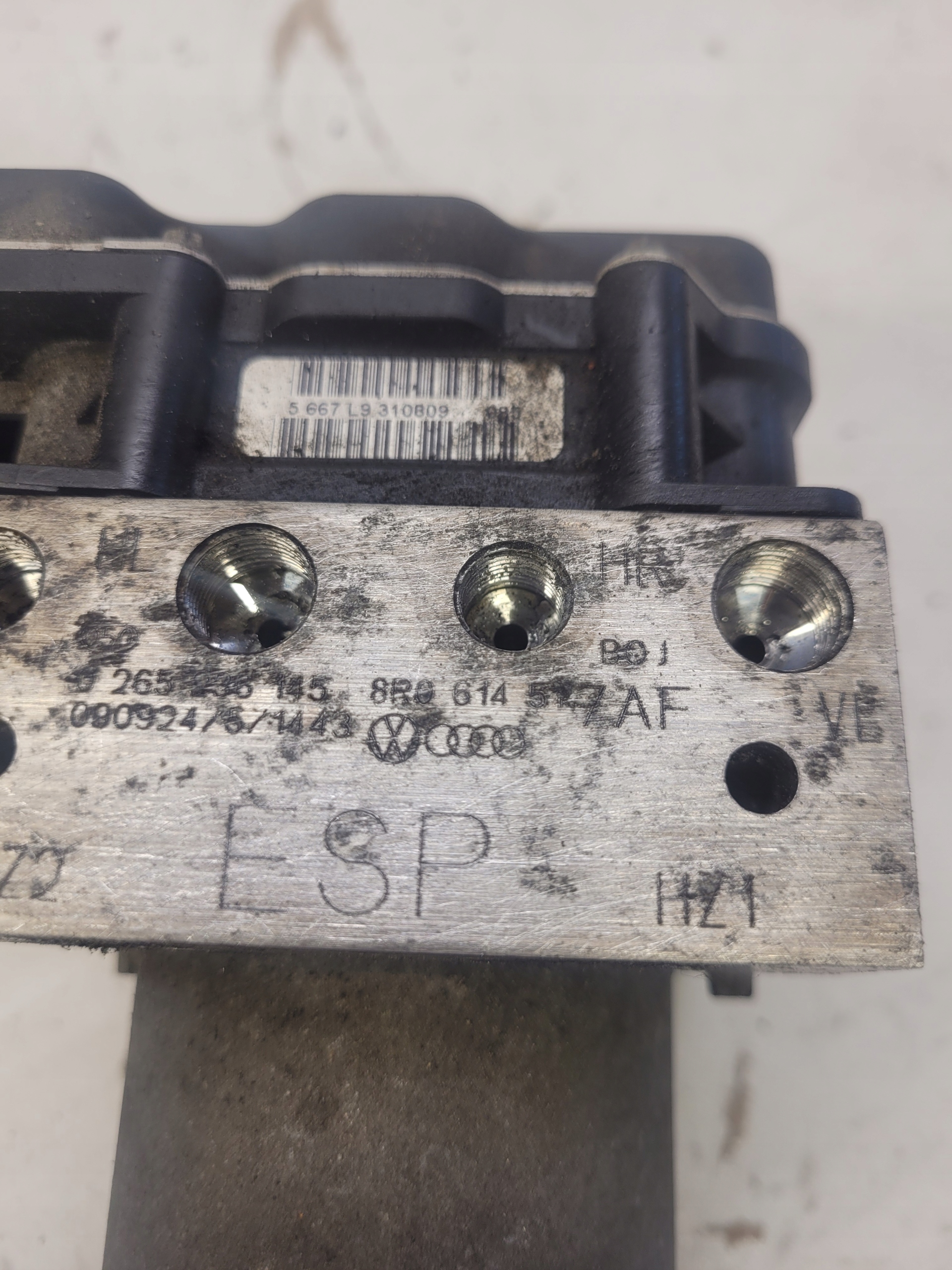 насос ABS ESP Audi Q5 8R A4 B8 A5 8T 8R0907379L