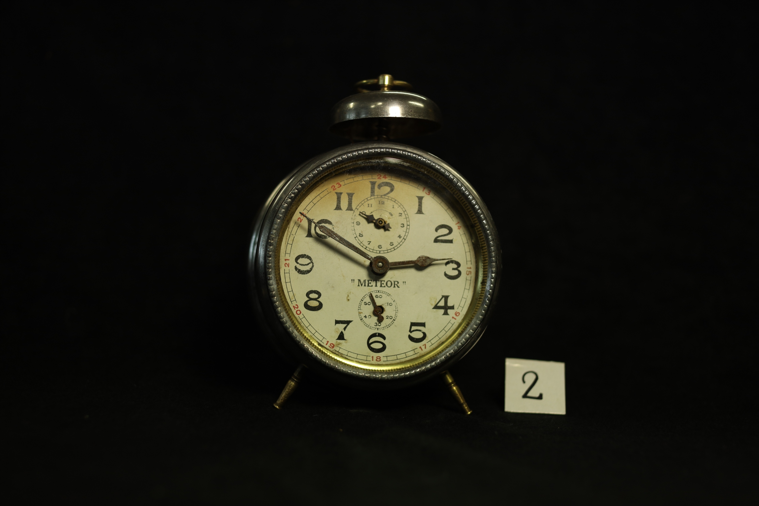 Stary budzik mechaniczny antyk