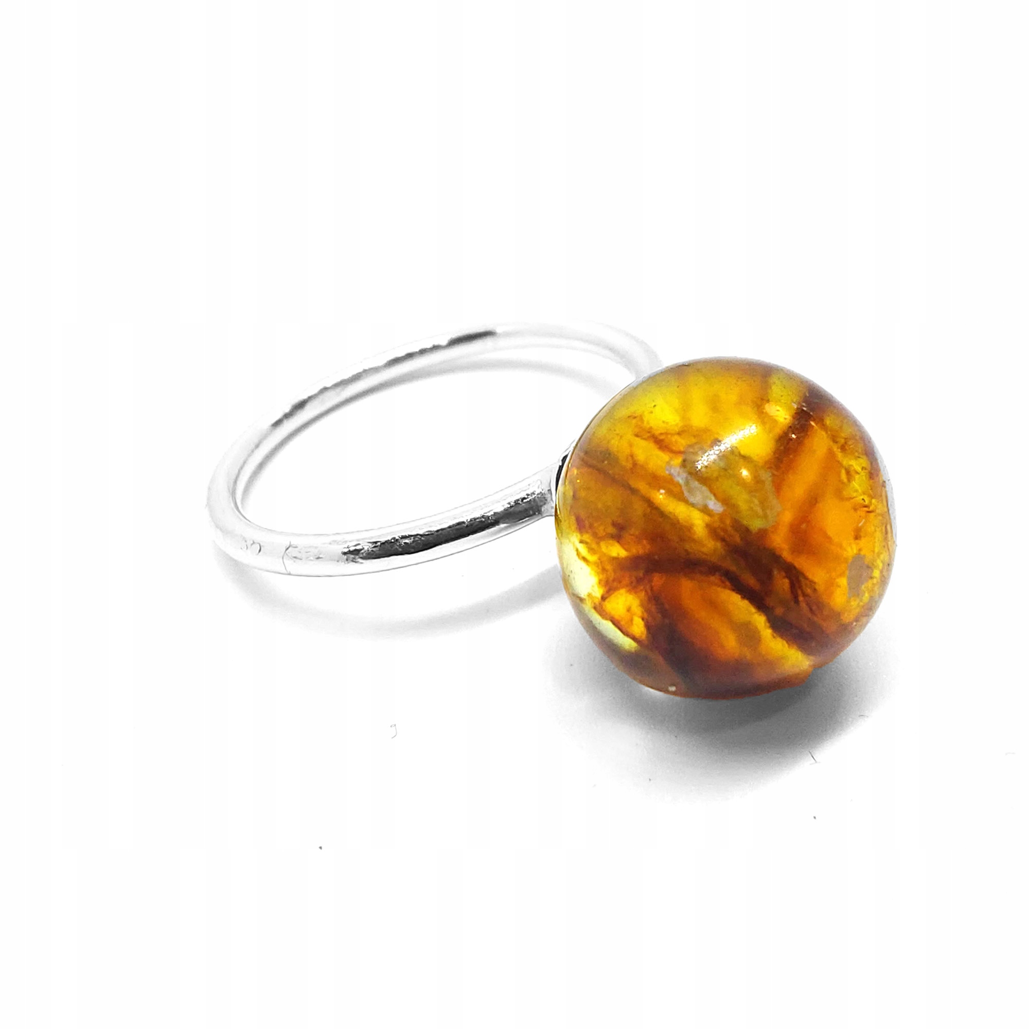 Stříbrný prstýnek s jantarovou kuličkou 12 mm 925
