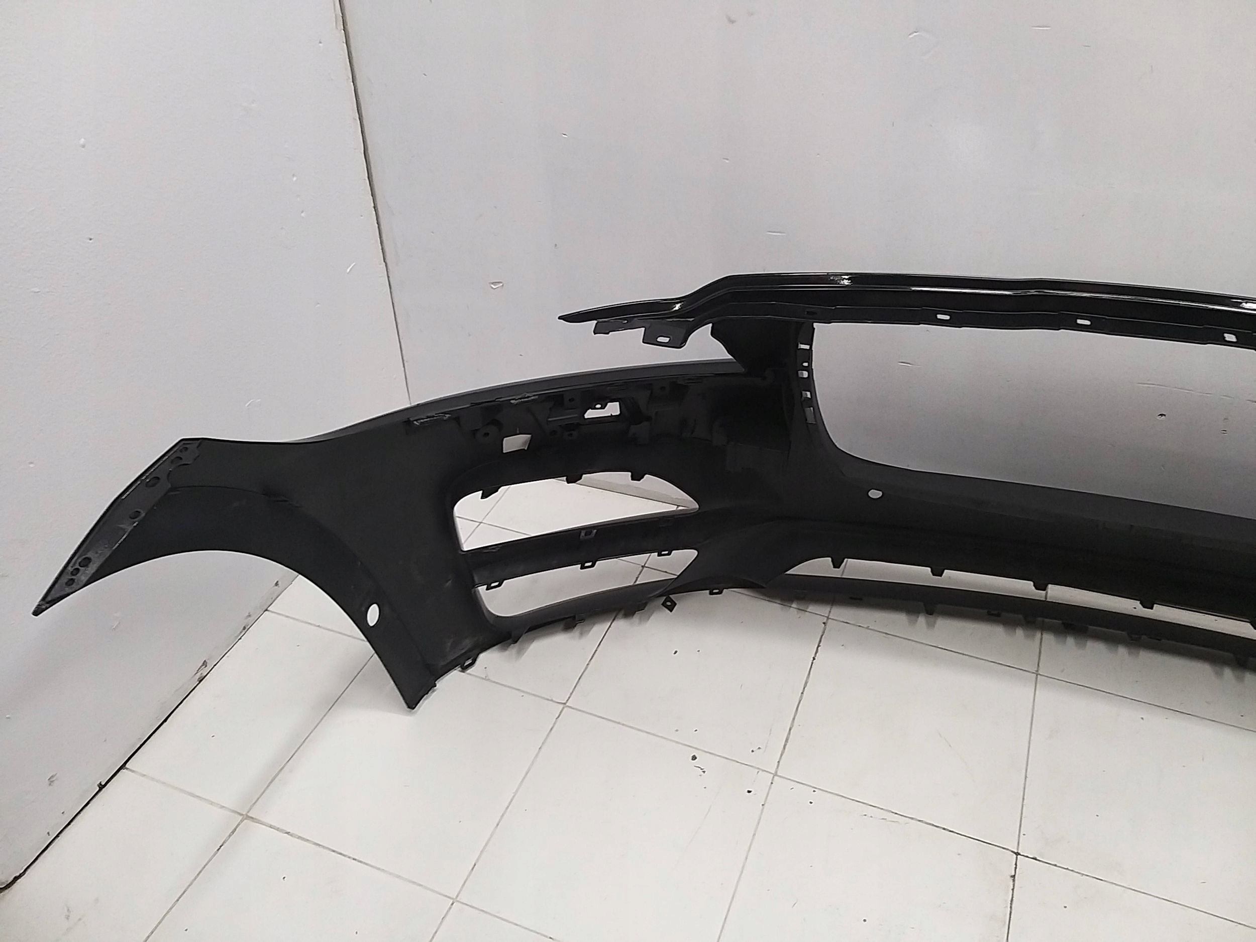 JAGUAR F PACE F-PACE X761 15R- ZDERZAK PRZÓD PRZEDNI HK83-17F003-A Kolor czarny