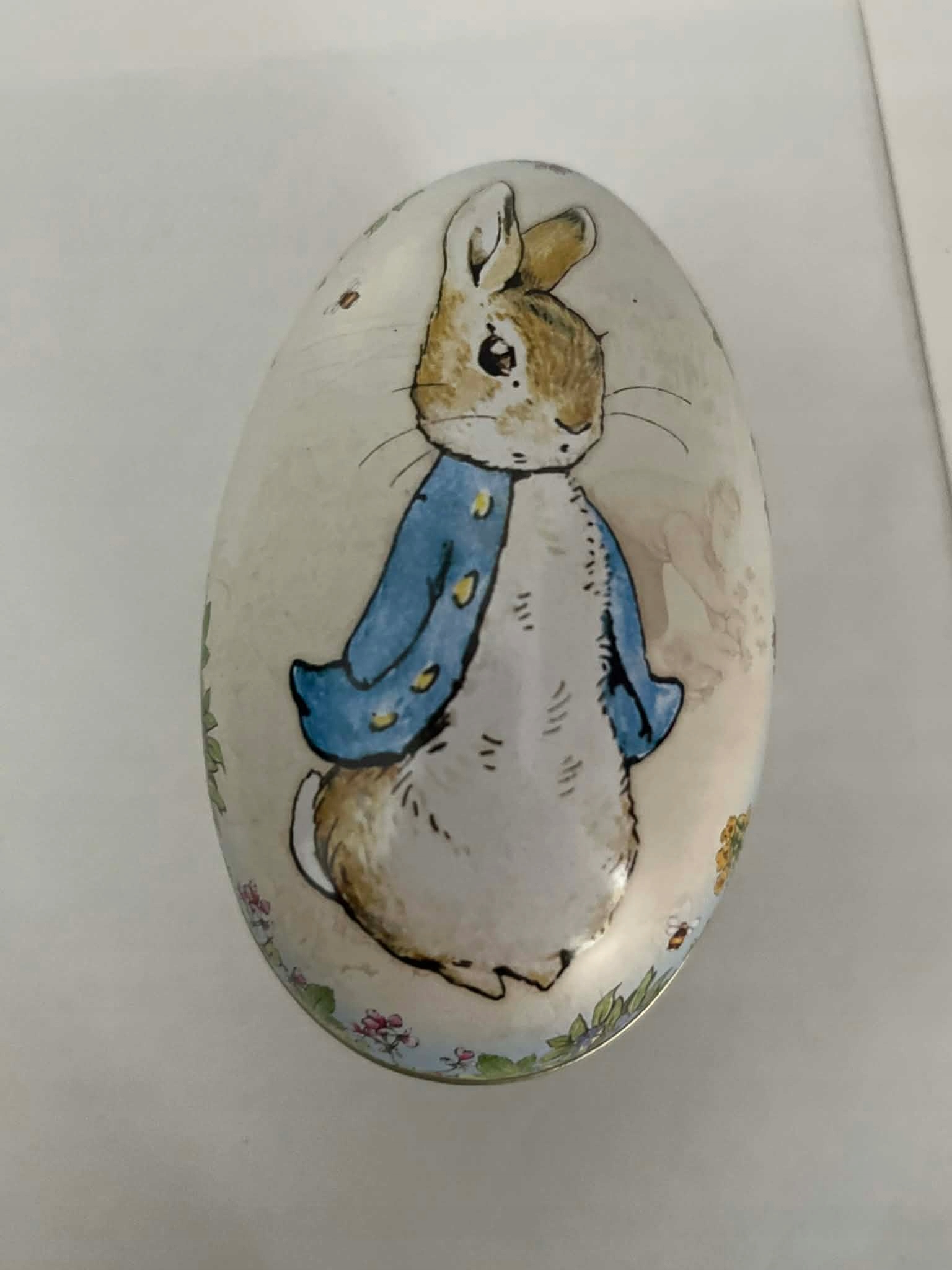 Jajko zając metalowa puszka puzderko Peter Rabbit Beatrix Potter