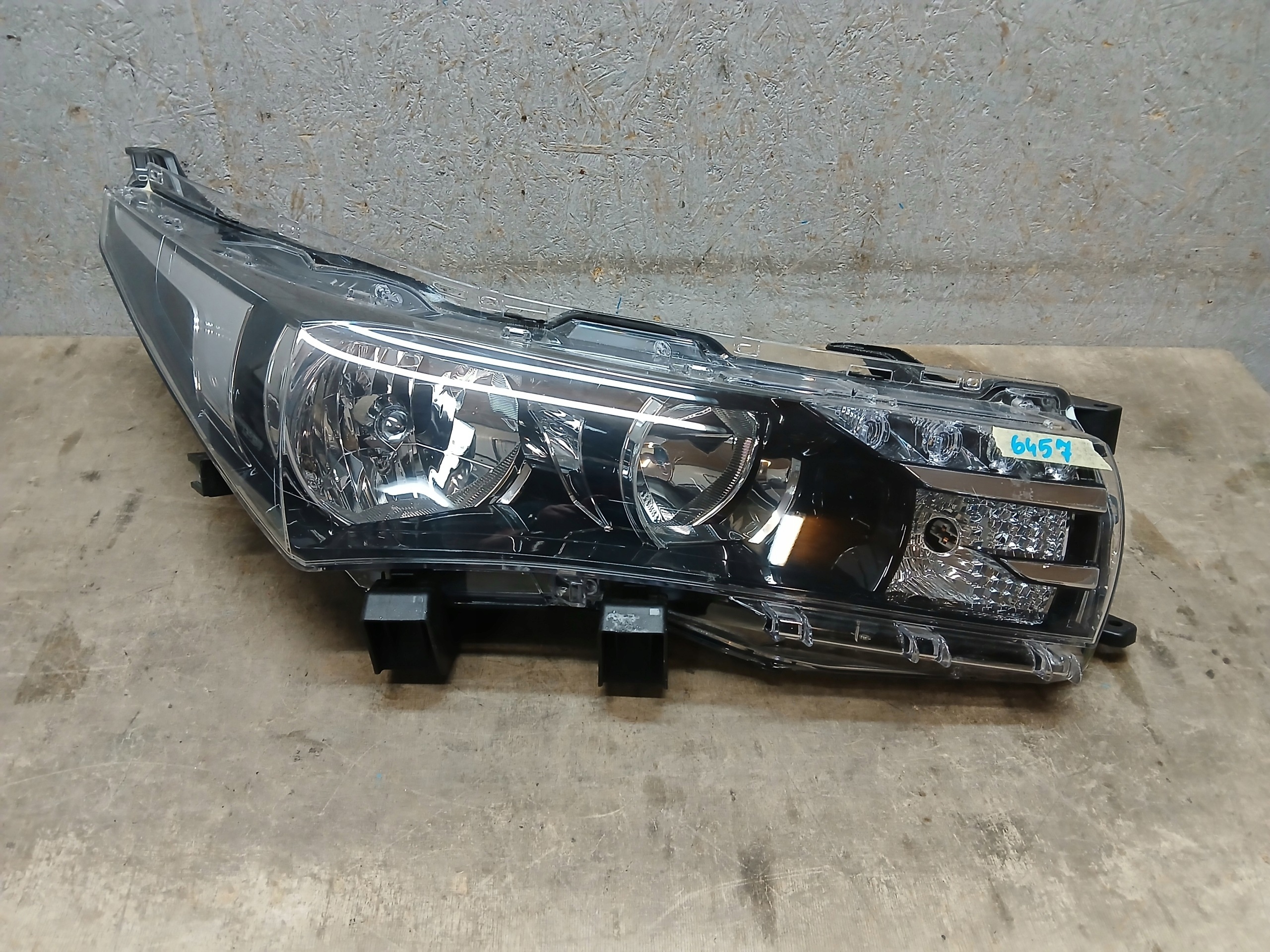 light front right TOYOTA COROLLA E16 12- 81110-02E70-00