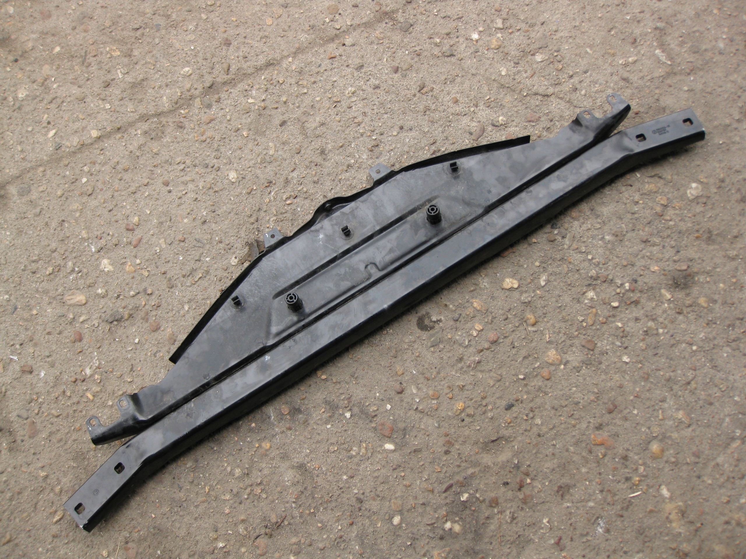 BMW F11 2.5 D 14R pillar upper support panel for radiators 7200690