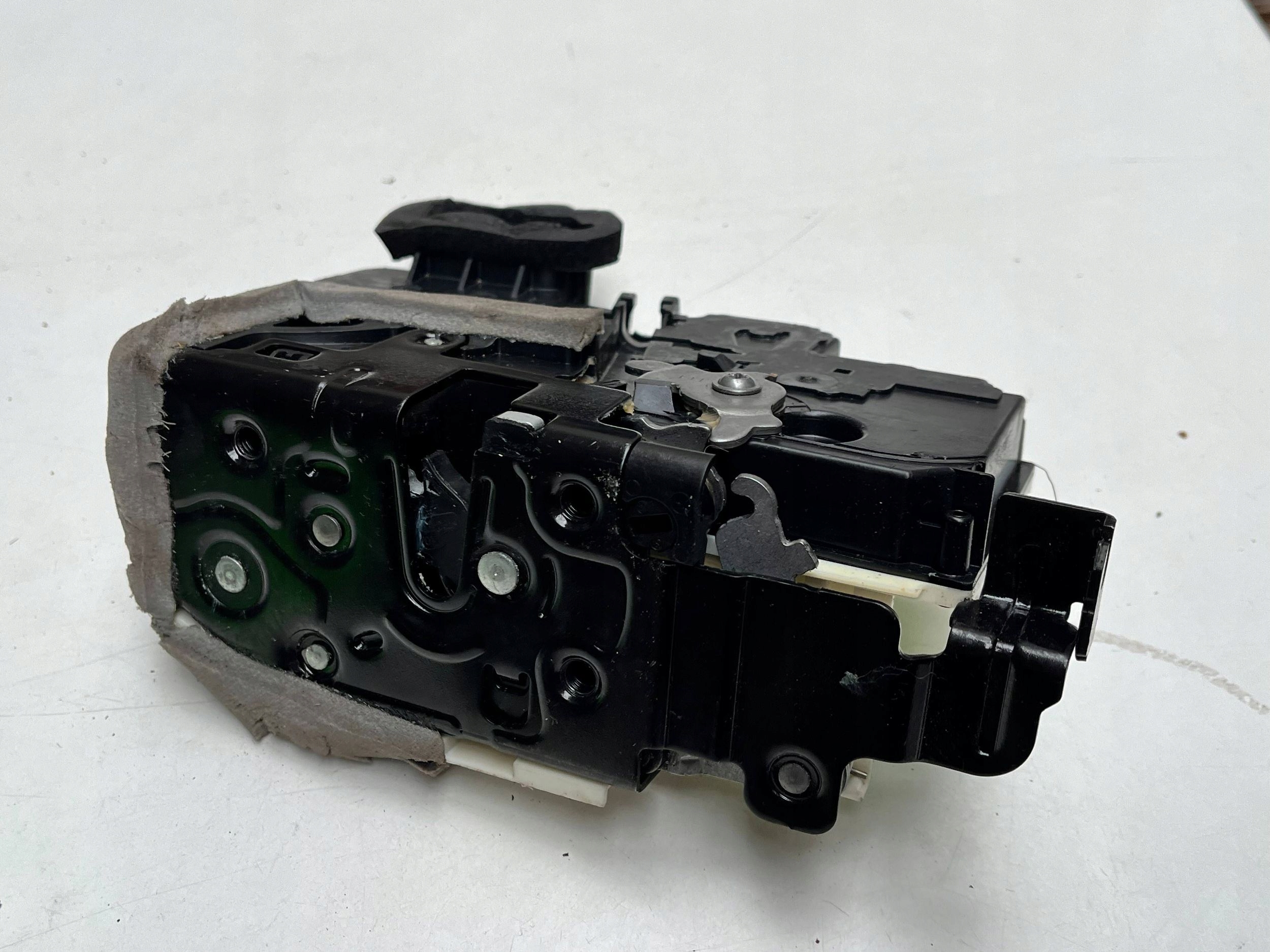 AUDI A6 C8 lock door left rear part 4K0839015R !J