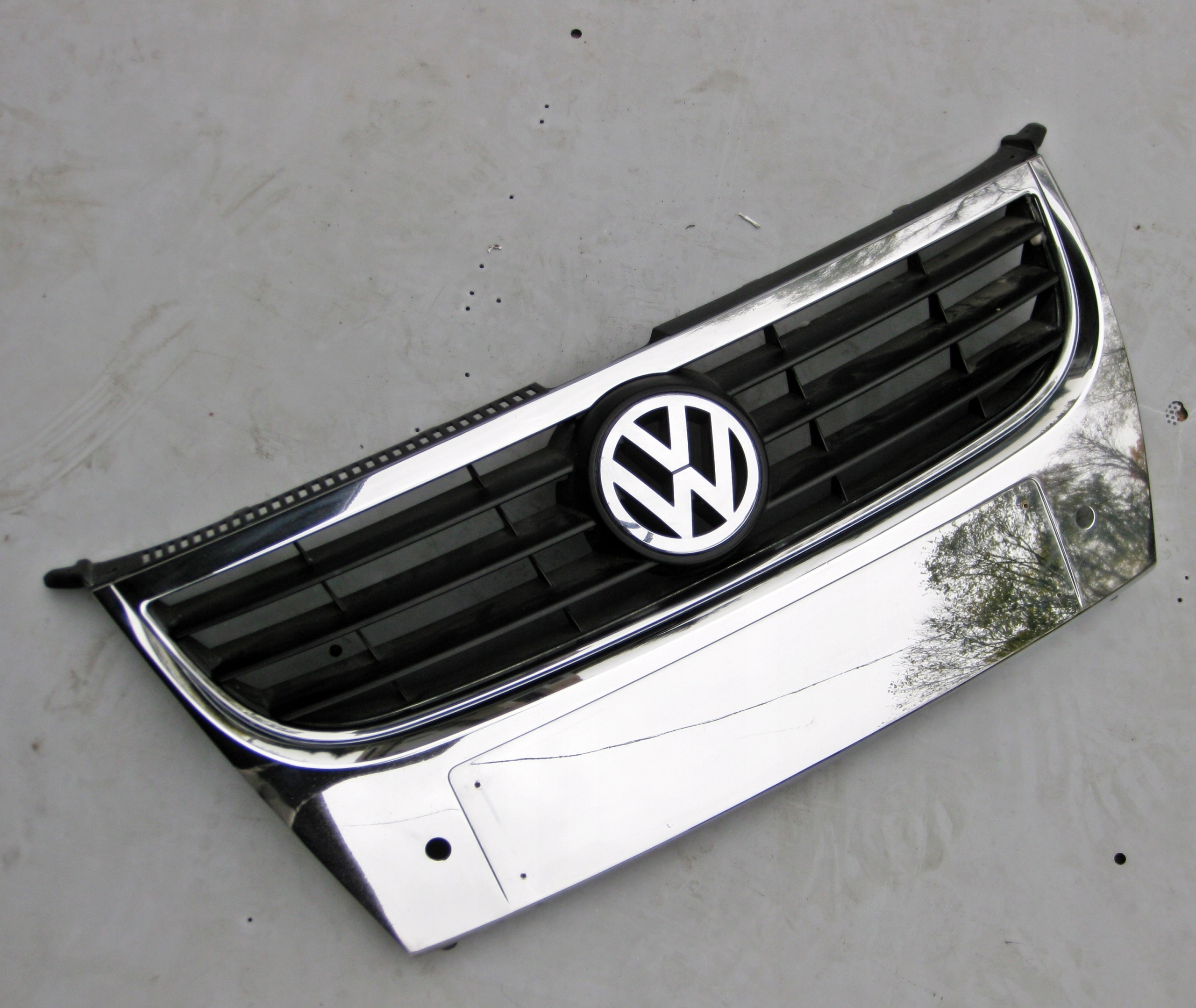 VW TOUAREG i maska CHROM 1T0853651D