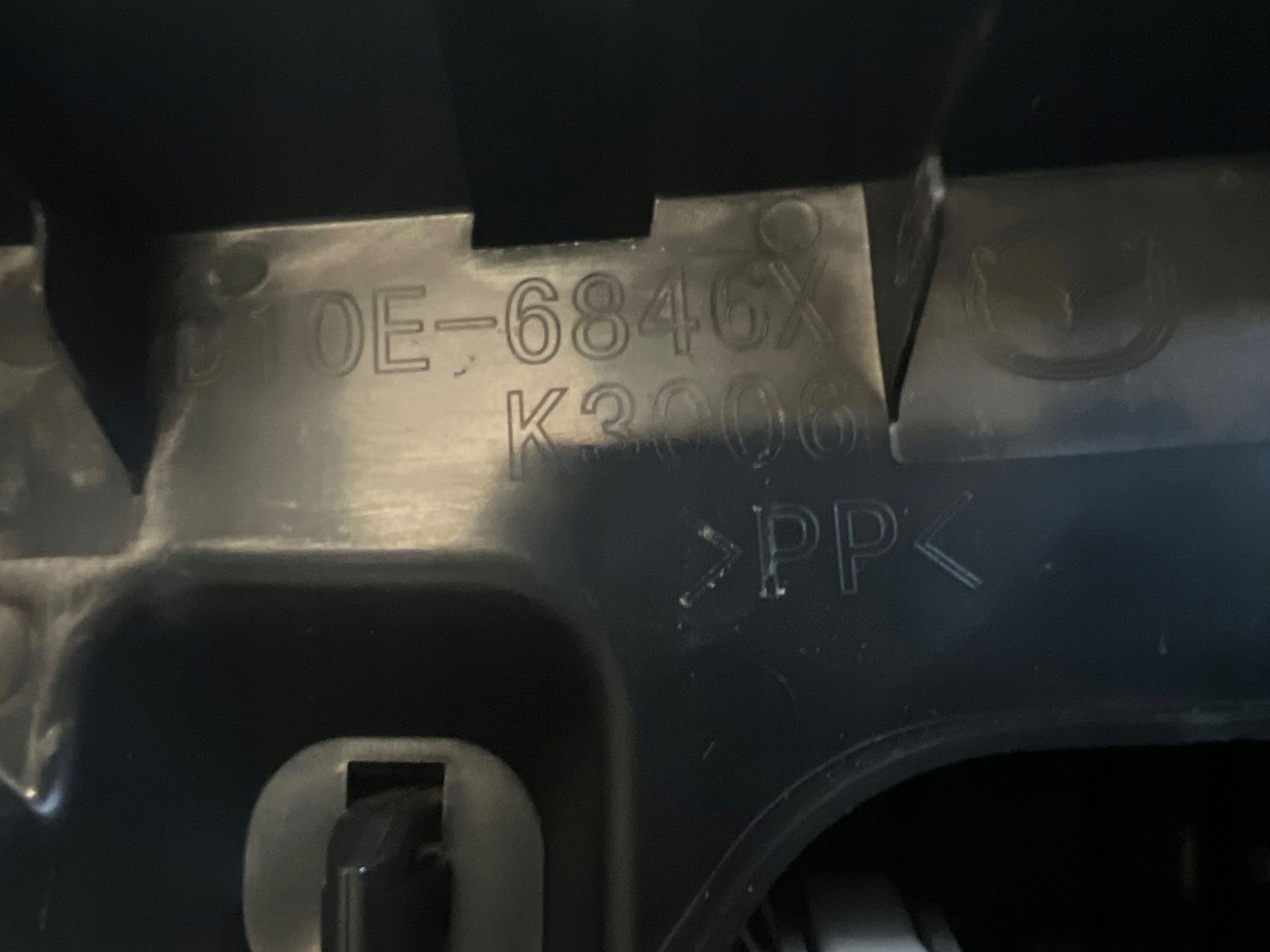 дверные карты передних л mazda oe D10E-6846X